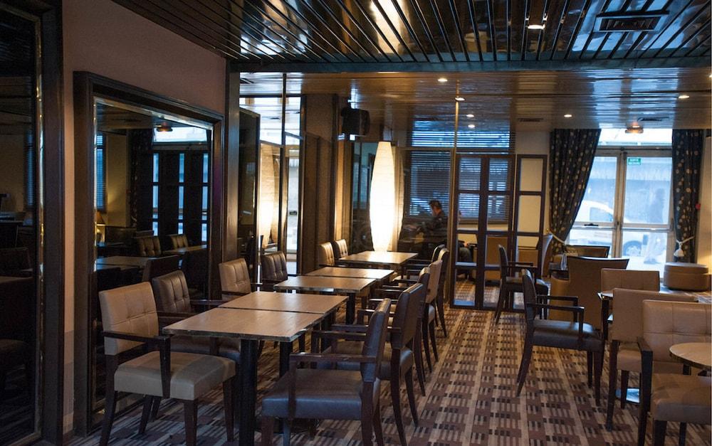 Hotel Median Congres 3*