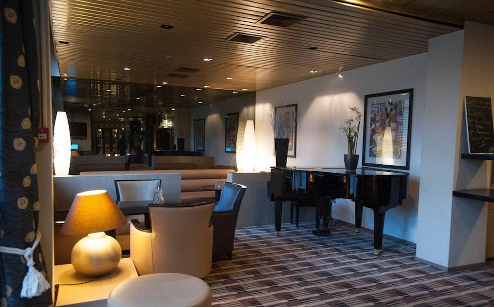 Hotel Median Congres Parigi