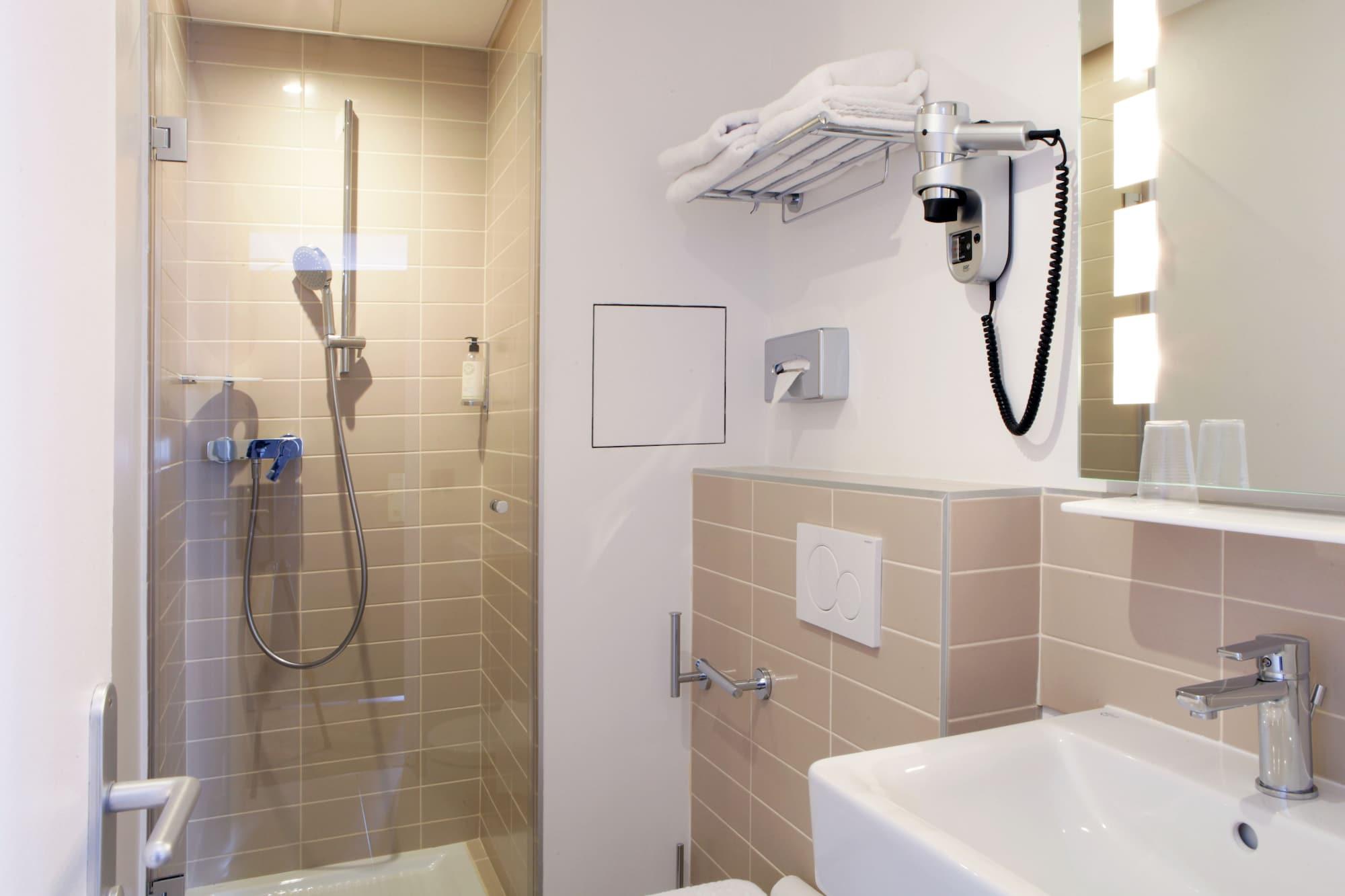 Contact Alize Montmartre Hotel Paris