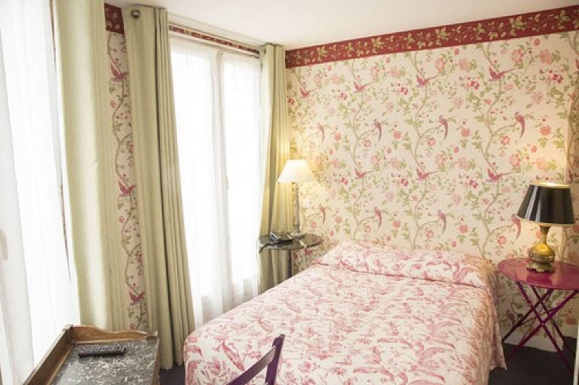 Agora Hotel 2*