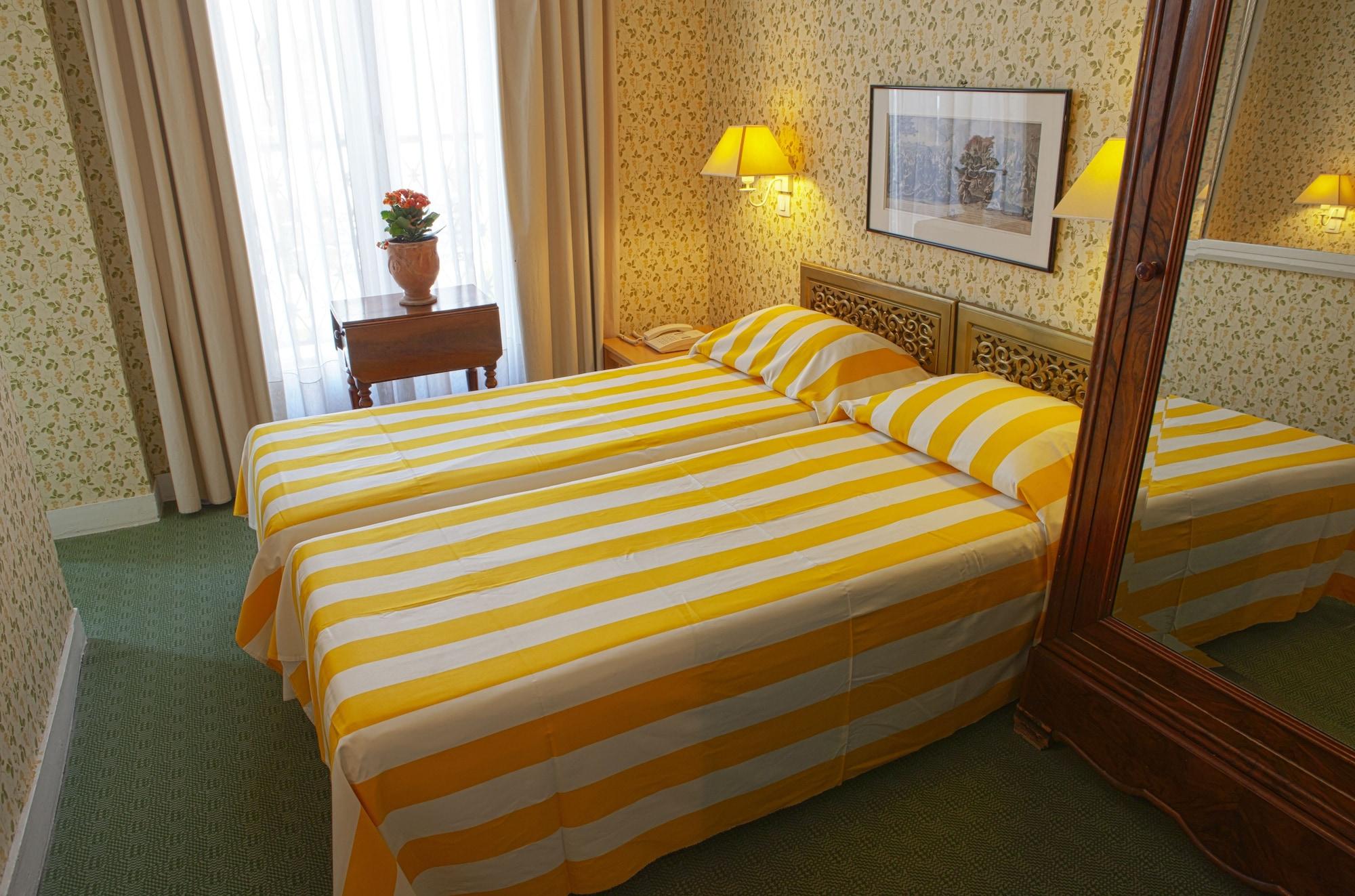 Agora Hotel 2*