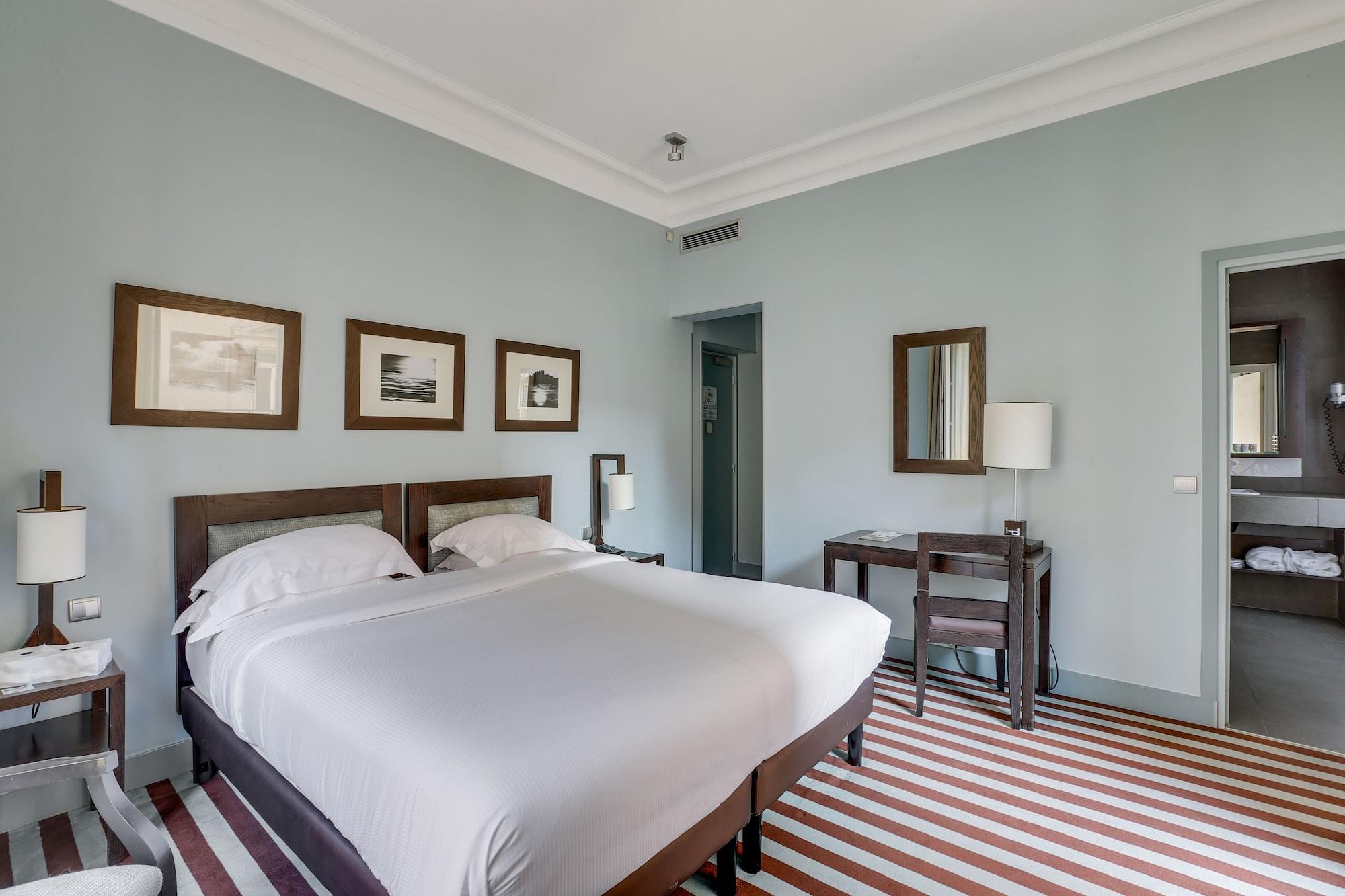 Hotel Duret Champs Elysees Paris