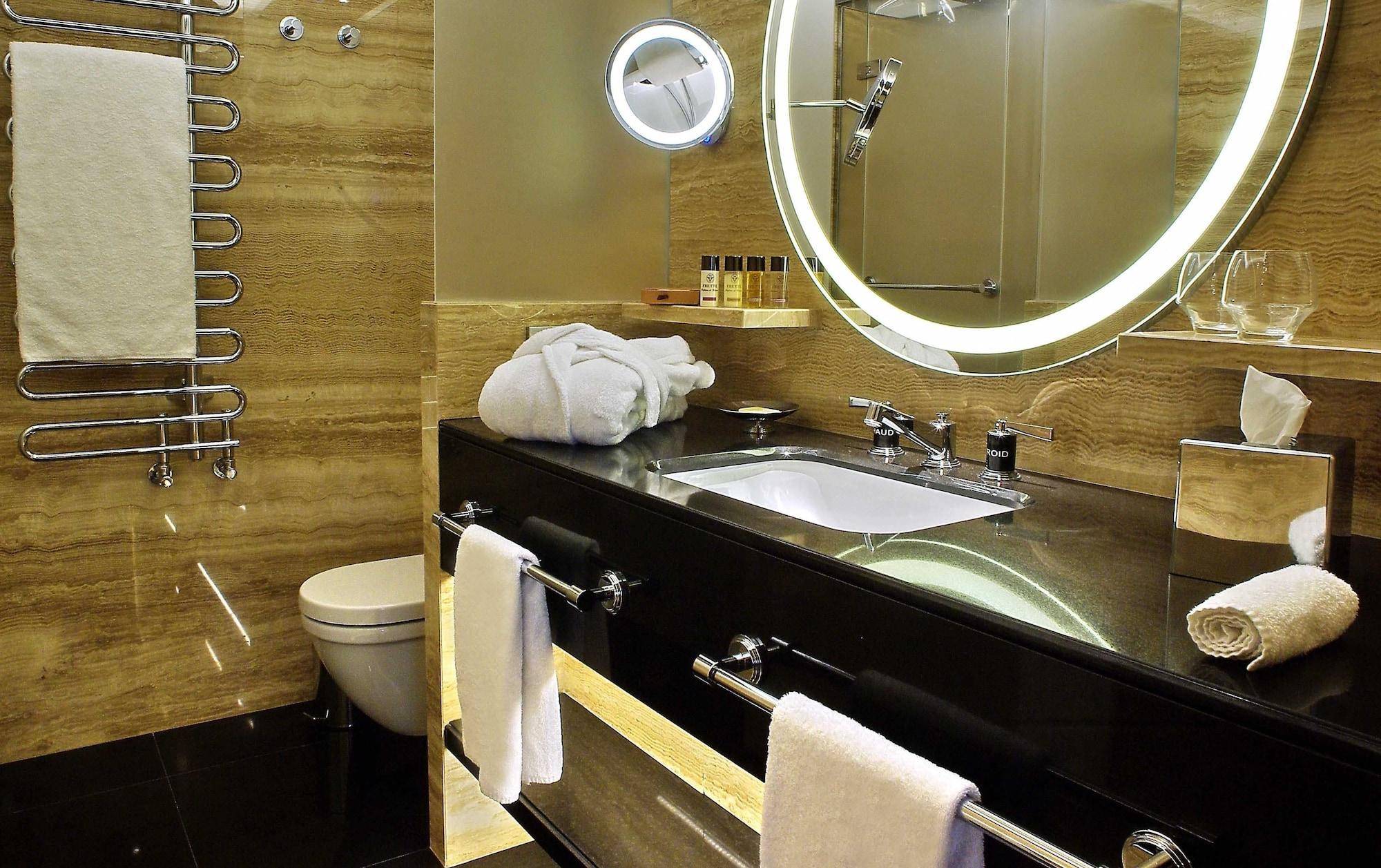 Montaigne 5*