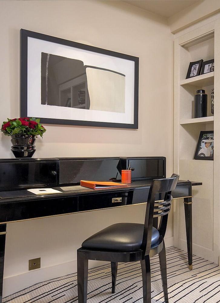Hotel Montaigne 5*