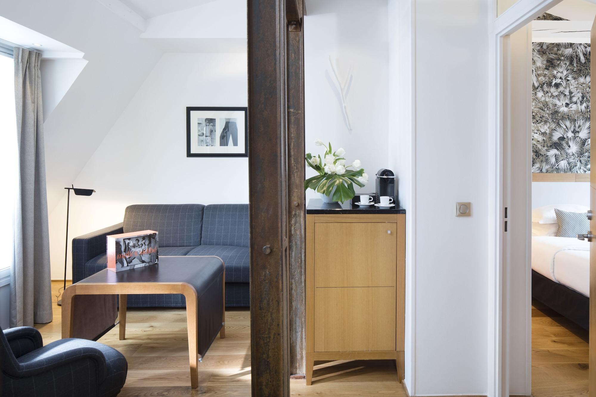 Le Six Hotel 4*