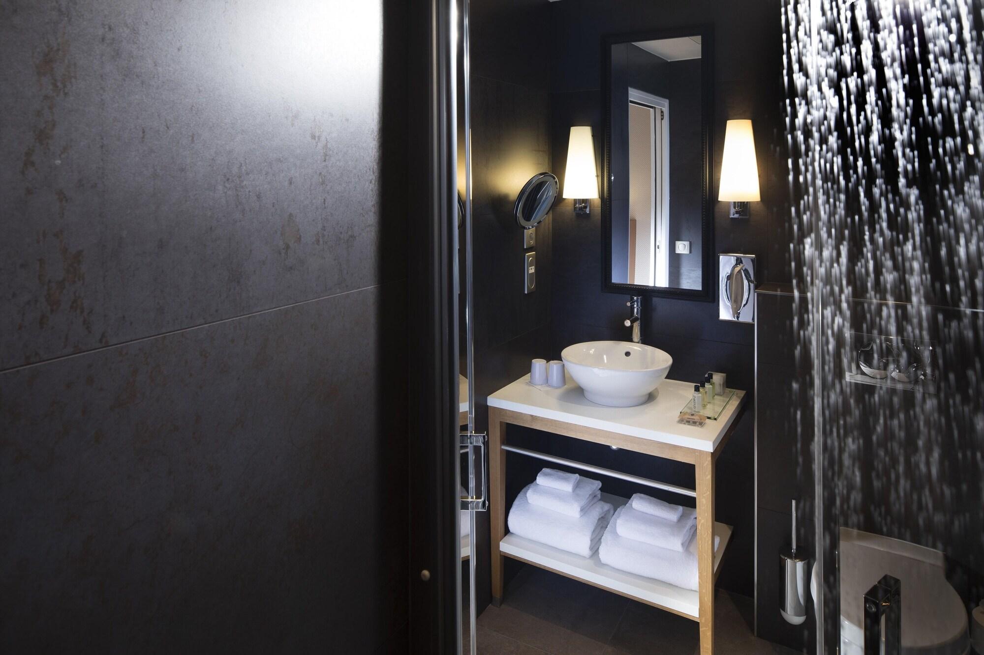 Hotel Le Six 4*