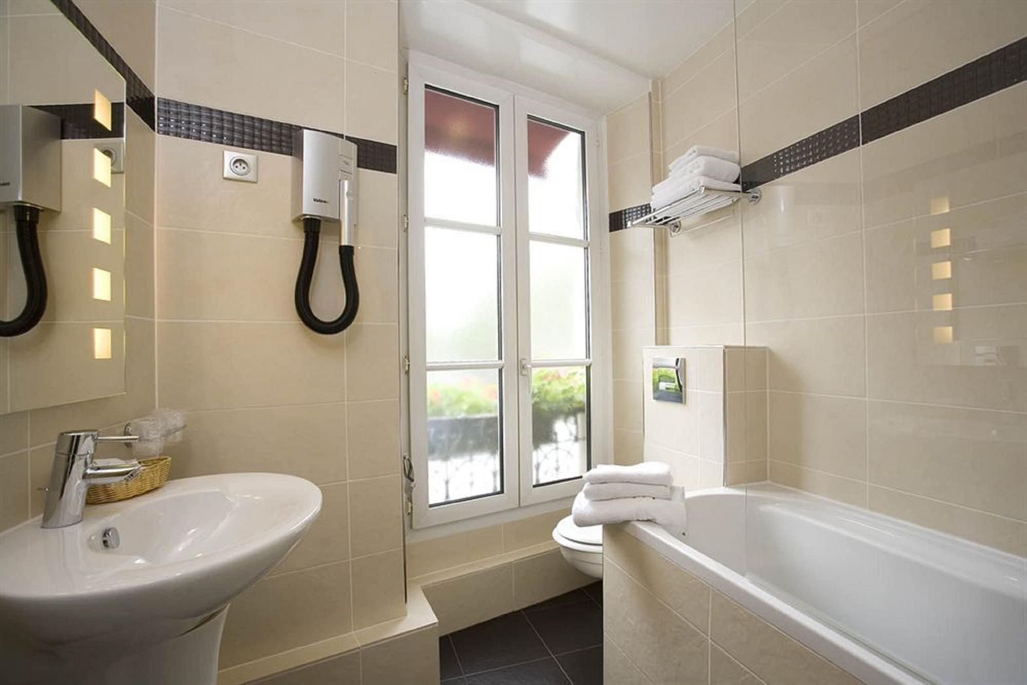 Eiffel Kennedy Hotel 3*