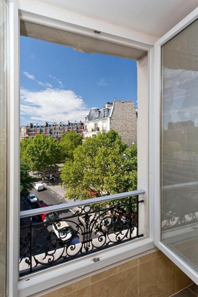 Hotel Hipotel Belgrand Mairie Du 20ème Parigi