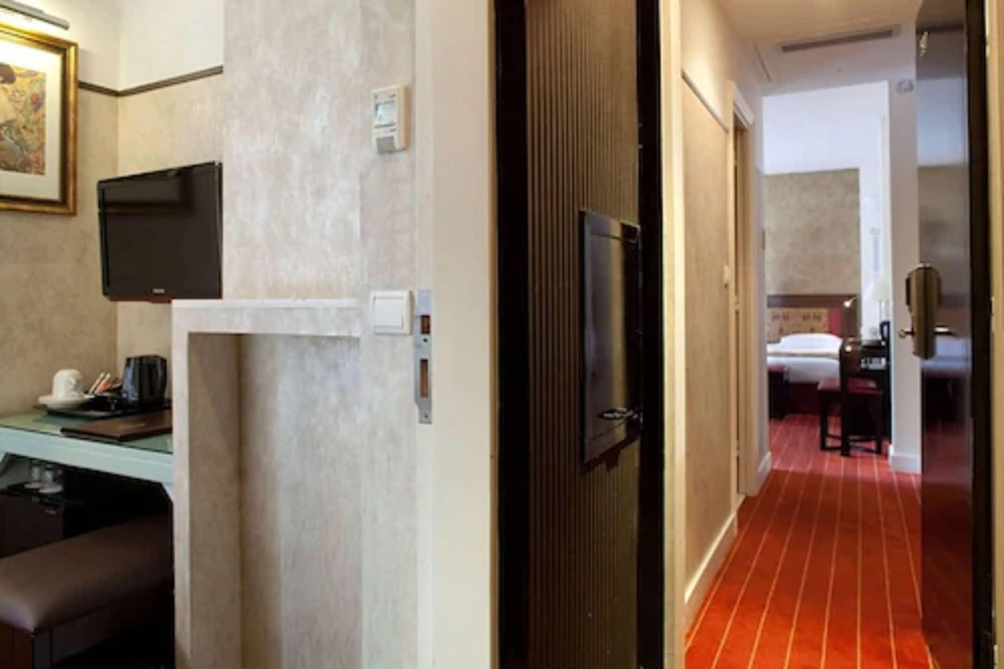 Eiffel Seine Hotel Parigi