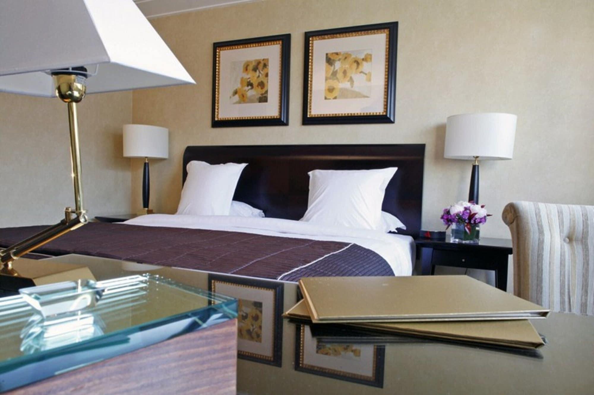 Hotel Warwick Champs-elysees 4*