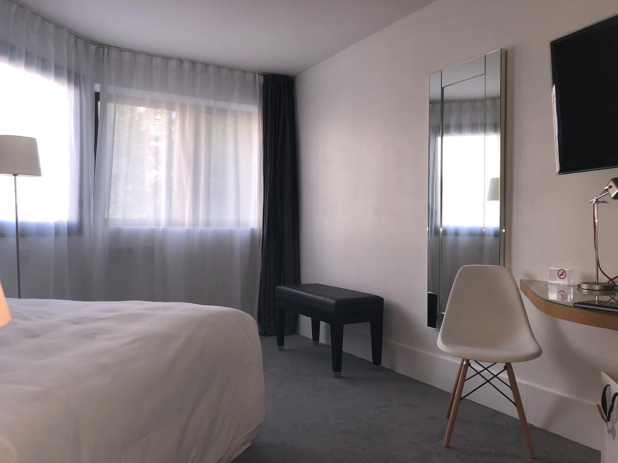 Hotel La Maison Champs Elysées