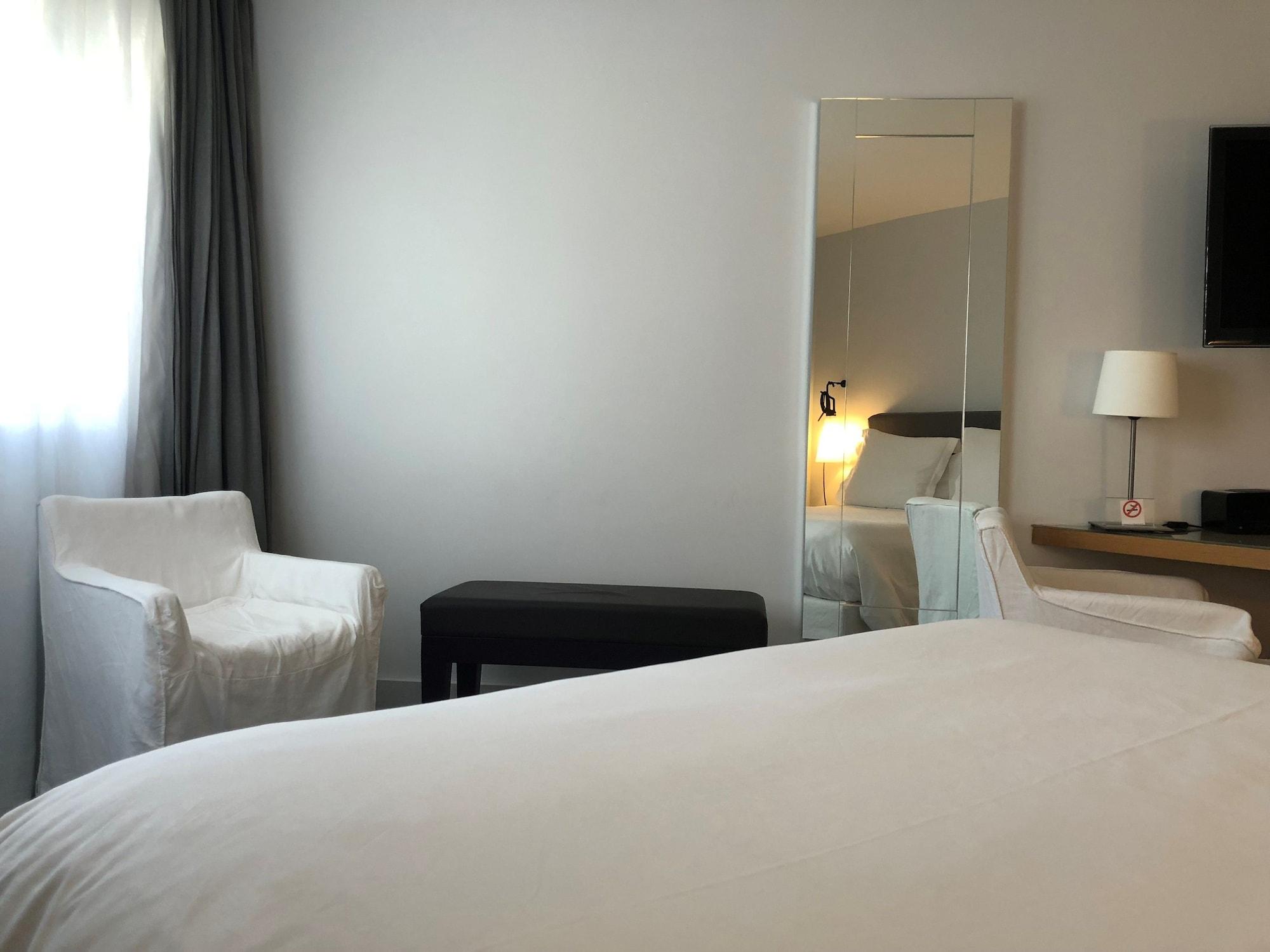 Hotel La Maison Champs Elysées Parigi