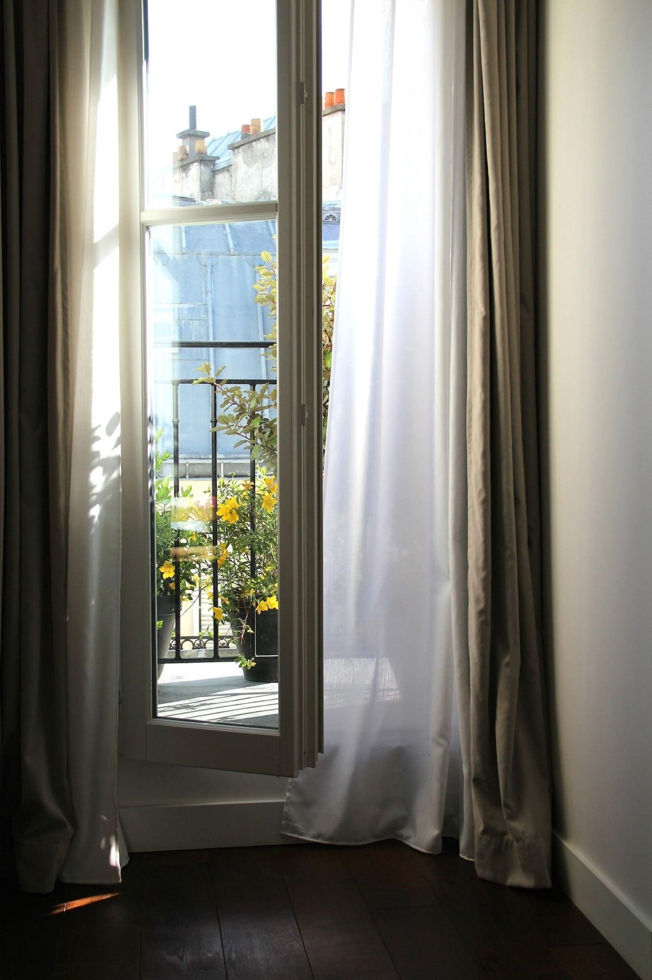 9hotel Opera