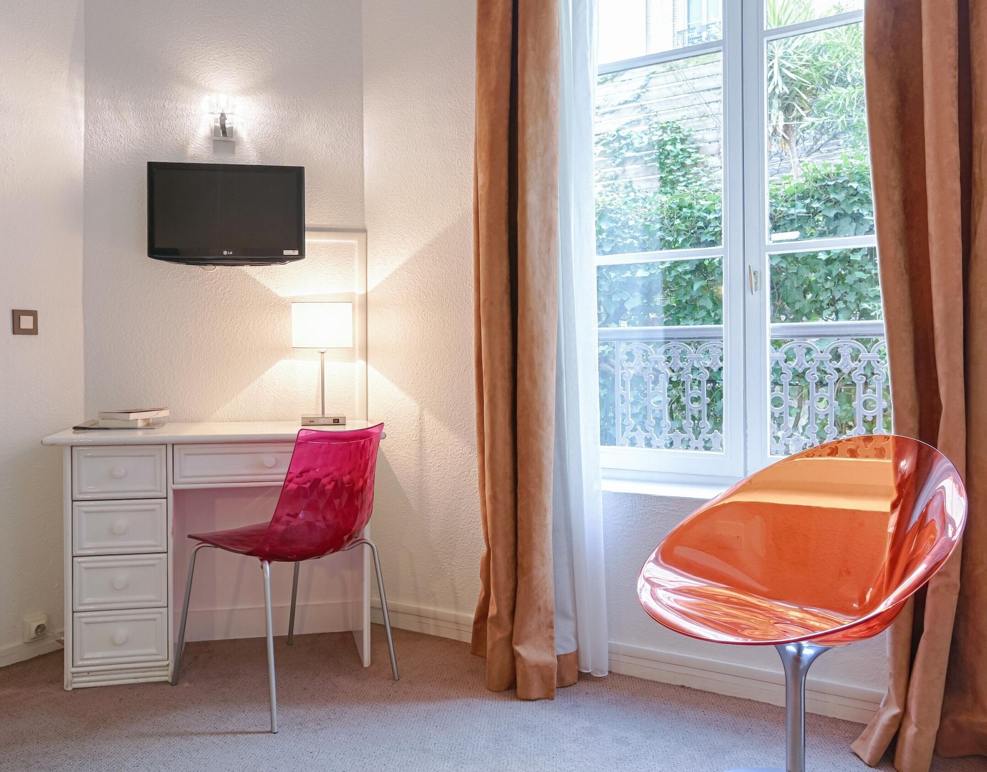 Hotel Le Hameau De Passy 2*