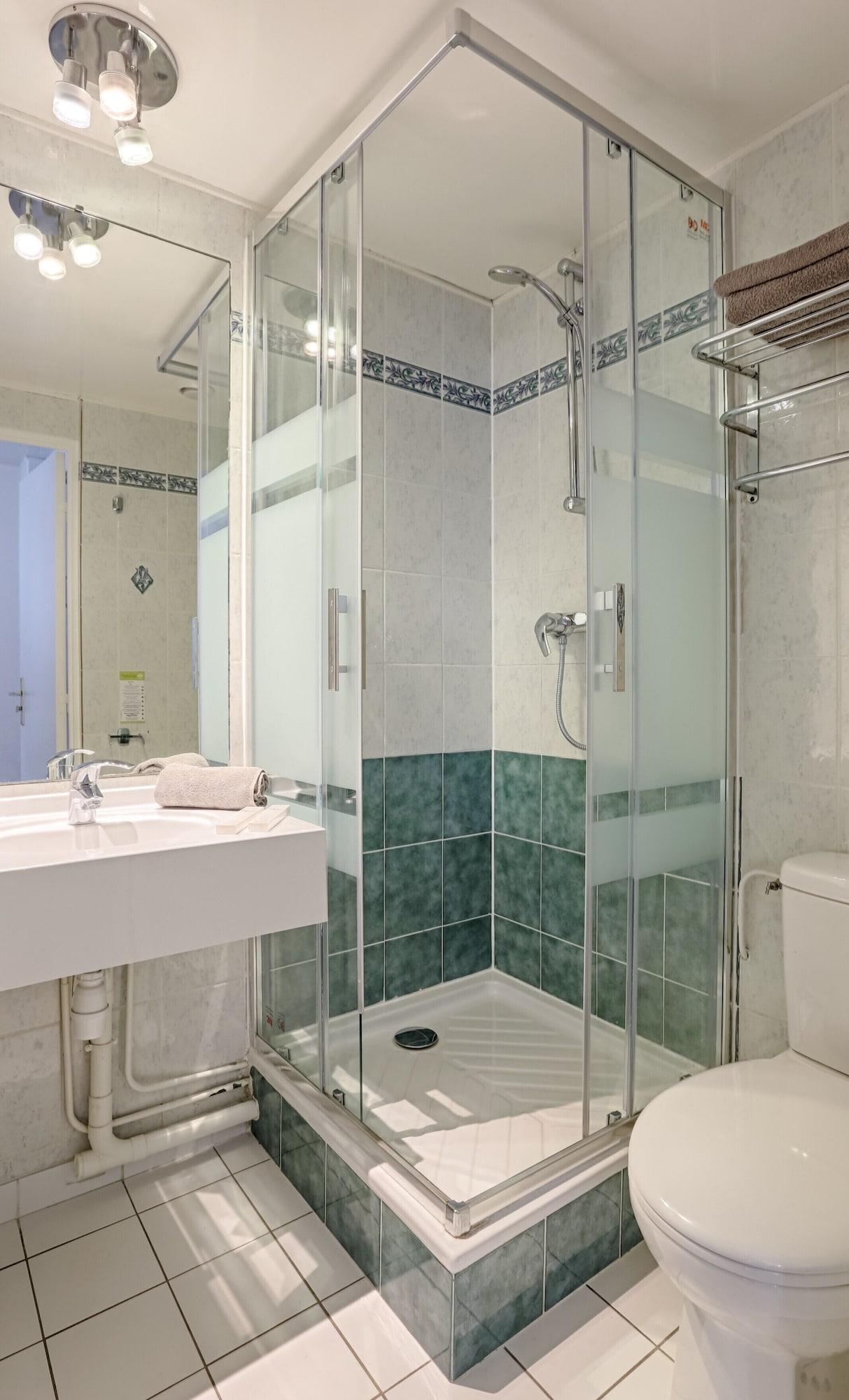 Hotel Le Hameau De Passy Paris