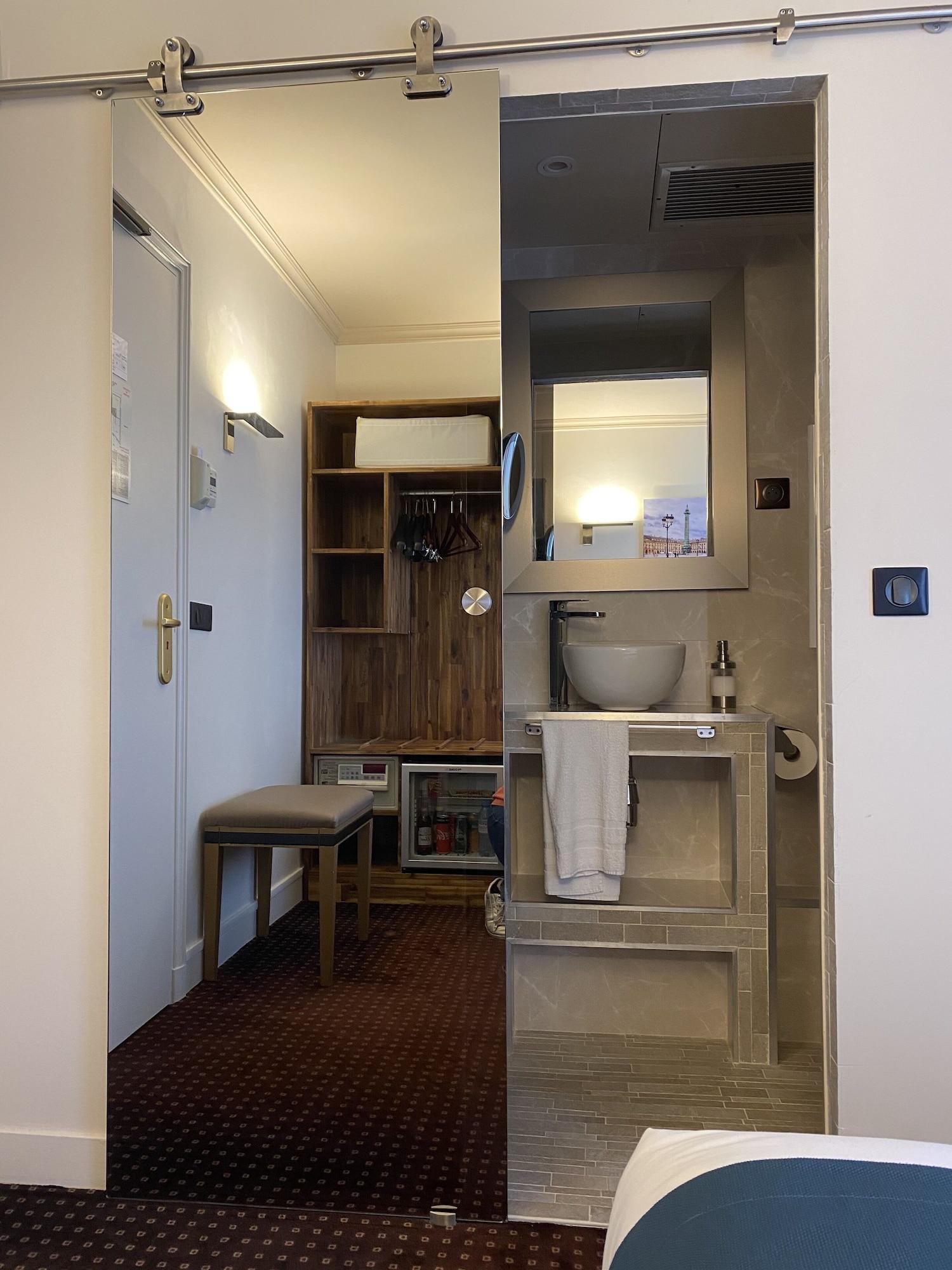 Louvre Sainte Anne Hotel 3*