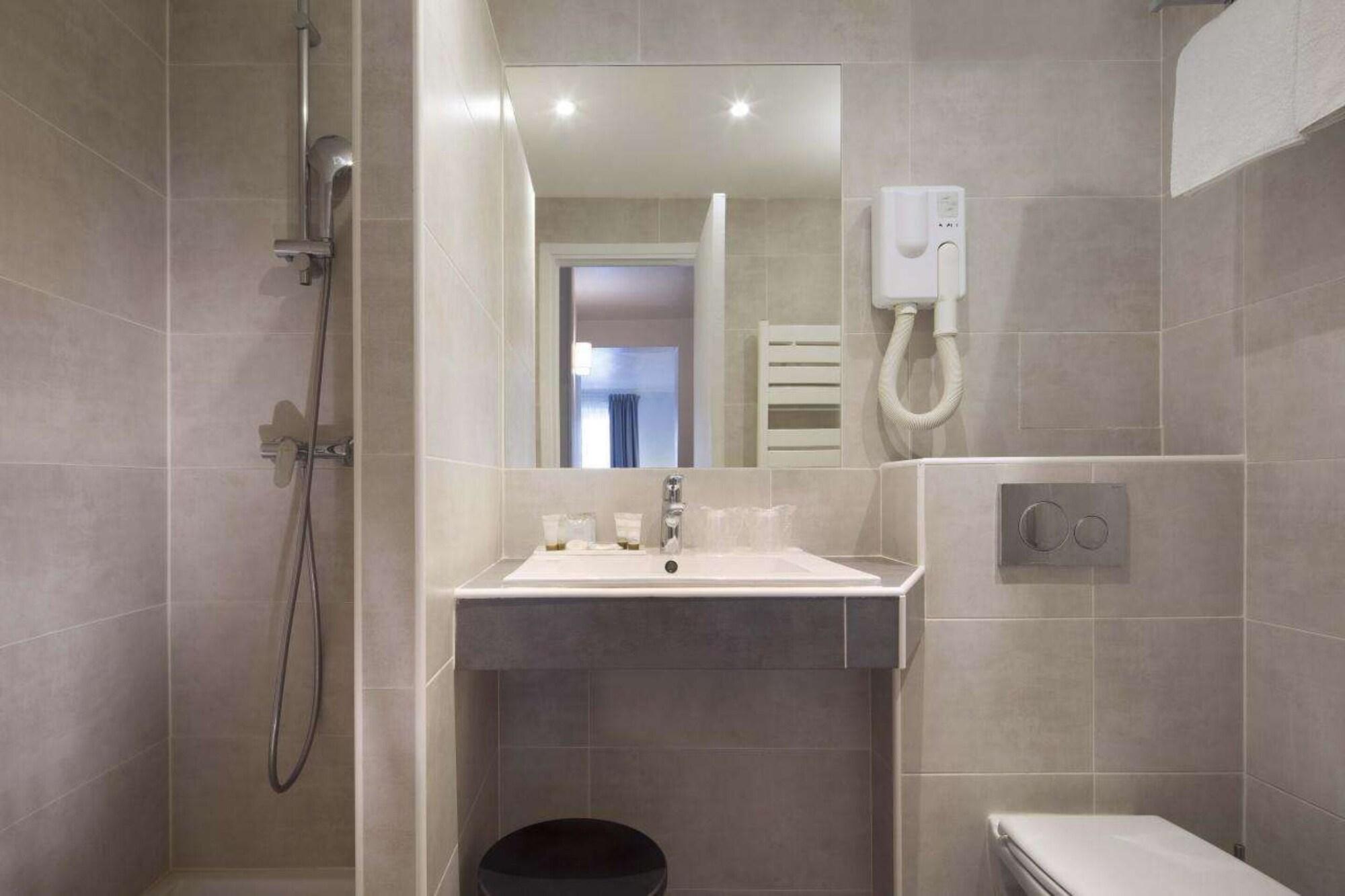Hotel Le Compostelle Parigi