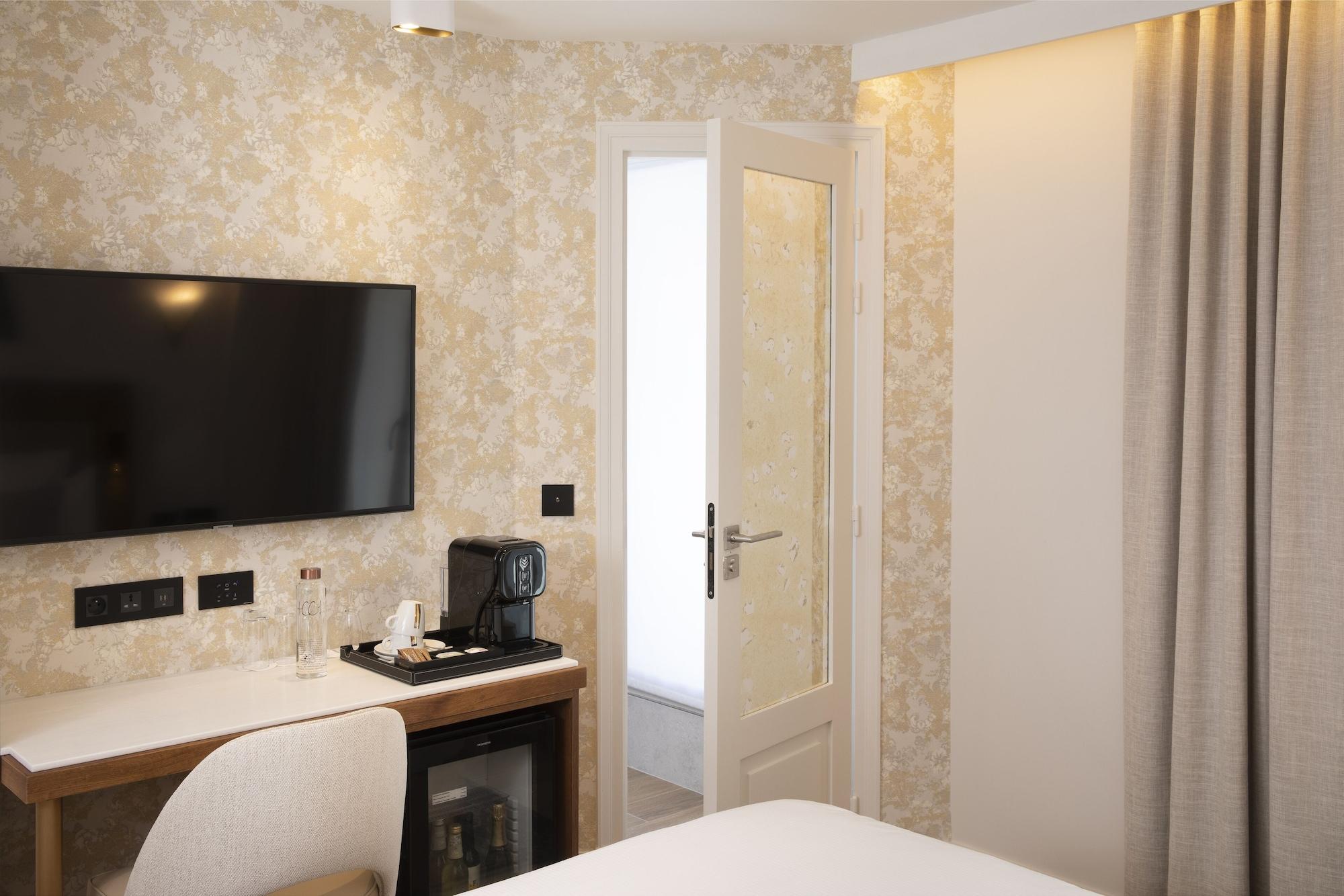 Des Champs-elysees 4*