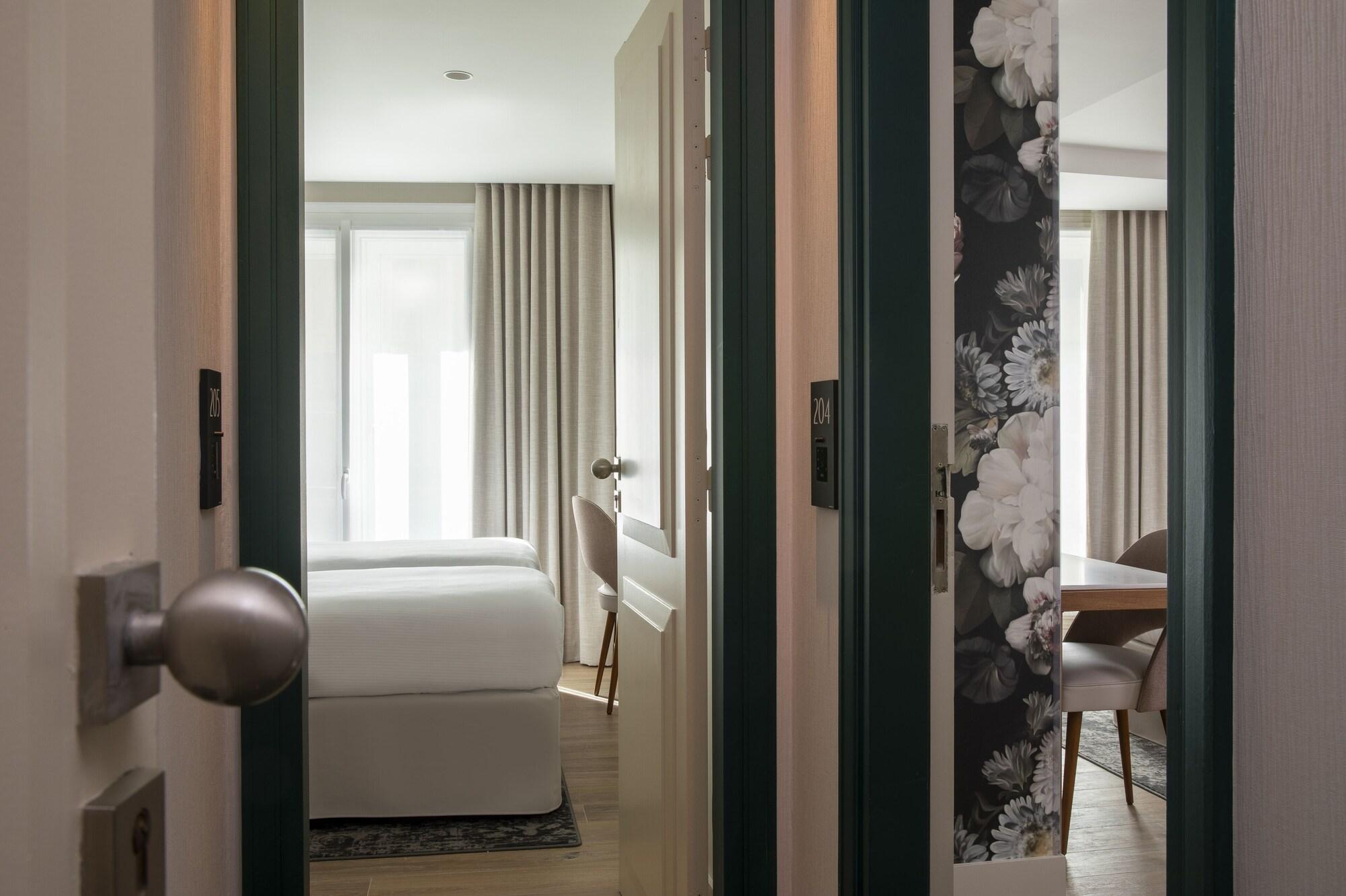Des Champs-elysees Hotel 4*