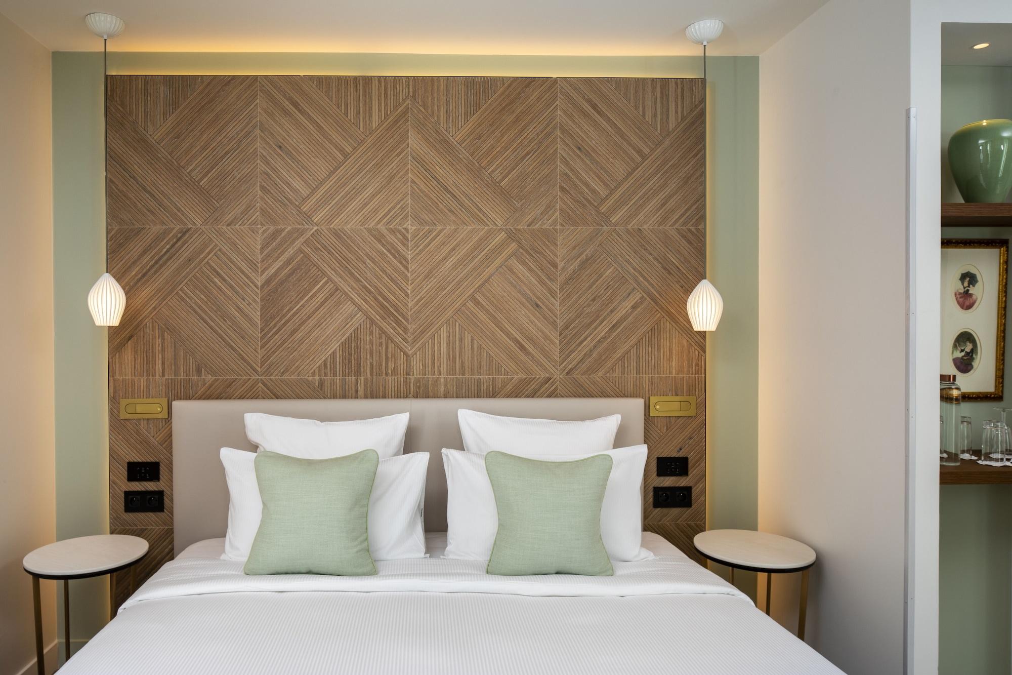 Des Champs-elysees Hotel