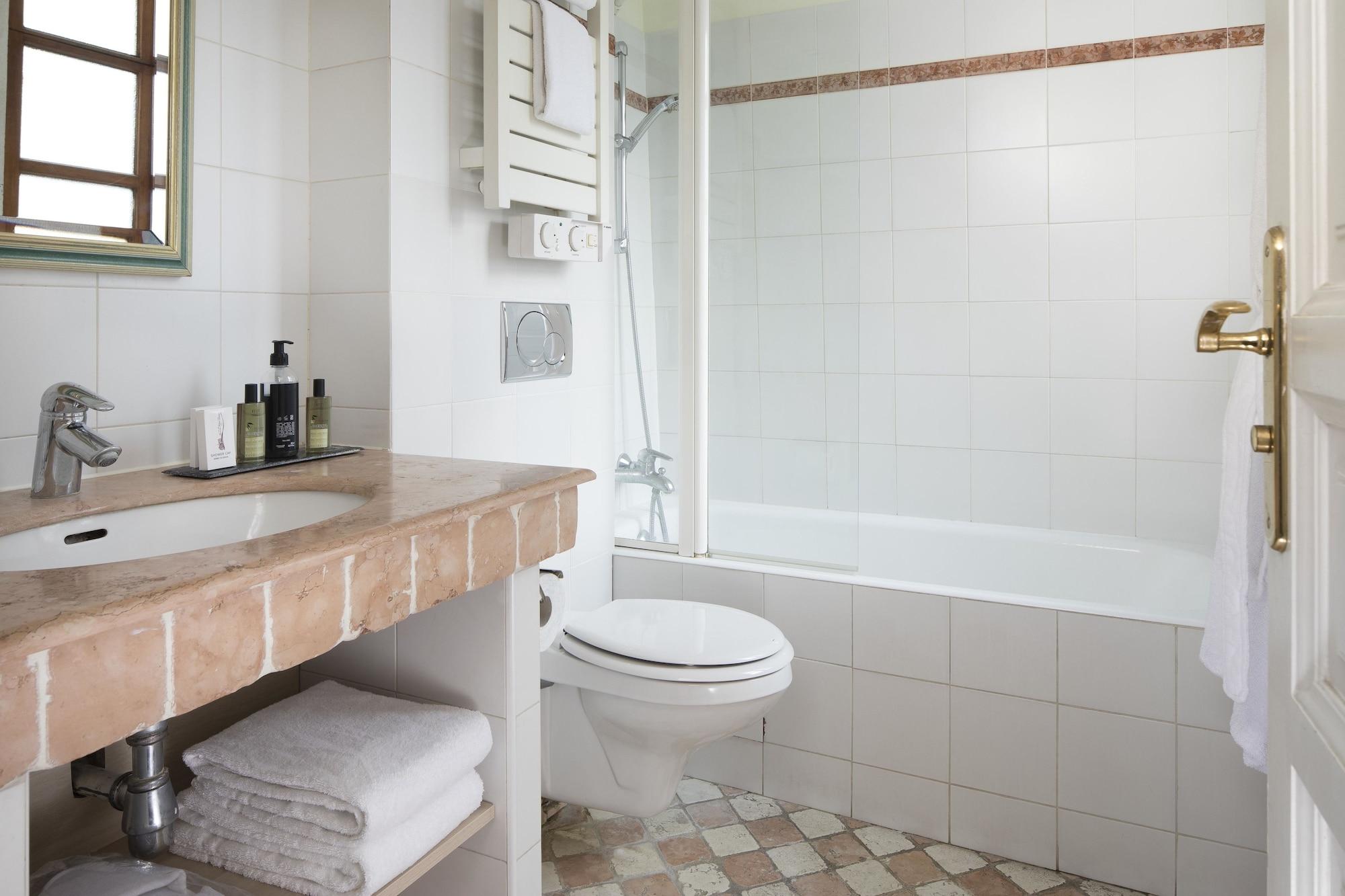 Les Rives De Notre-dame Hotel 4*
