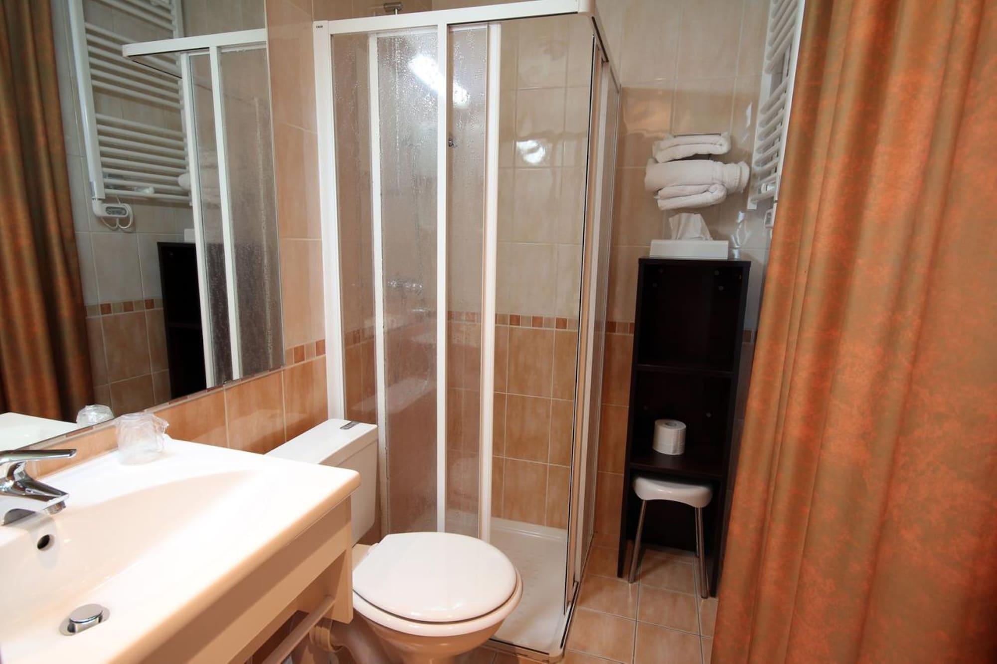 Des Trois Gares Hotel 3*