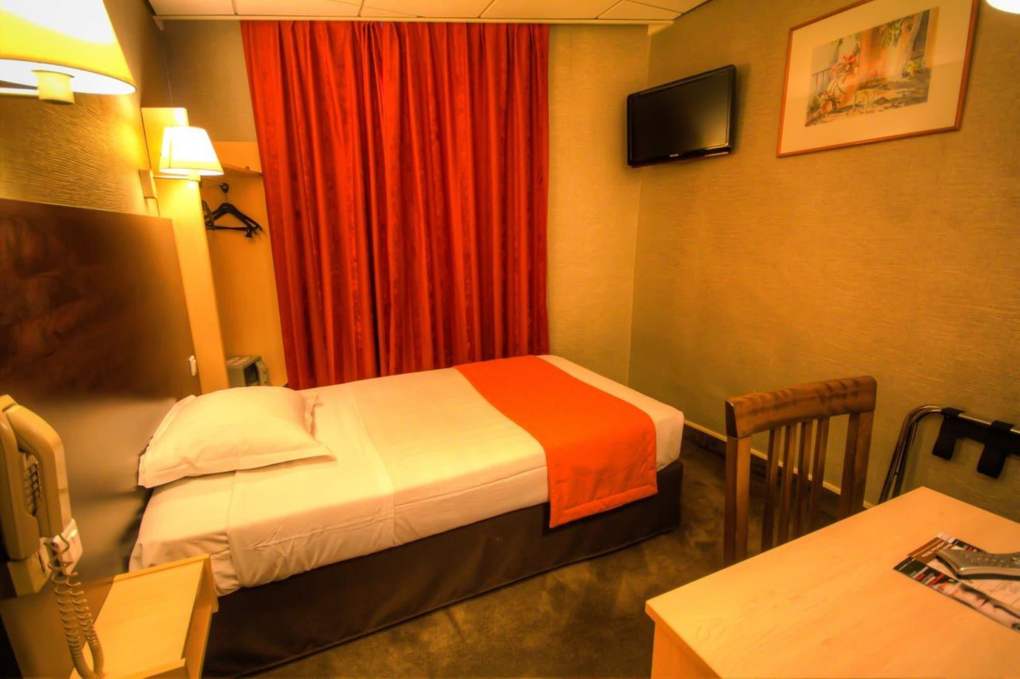 Des Trois Gares Hotel 3*