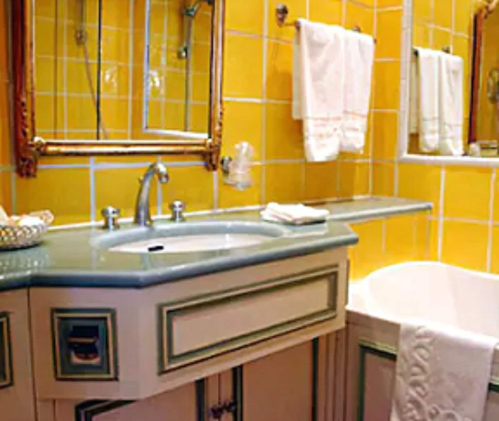 Le Regent Hotel 3*