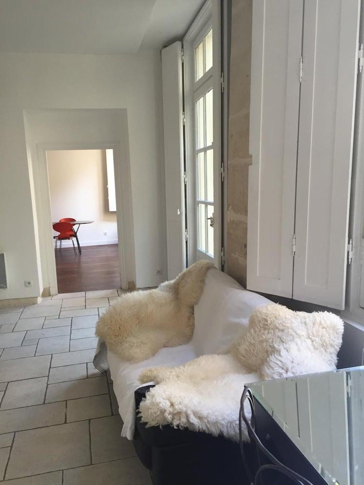Boutique De La Place Des Vosges 3*