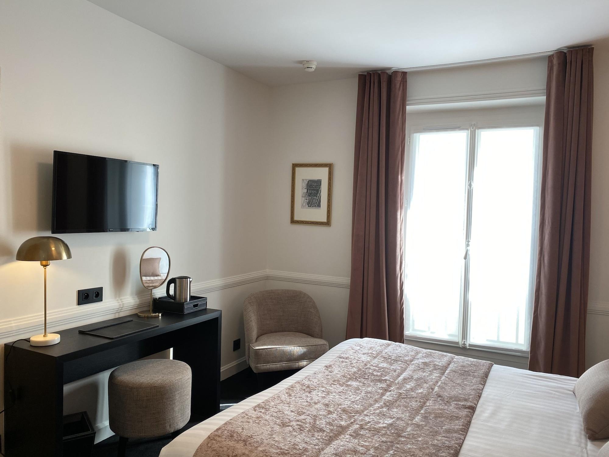 Le Cercle Tour Eiffel Hotel