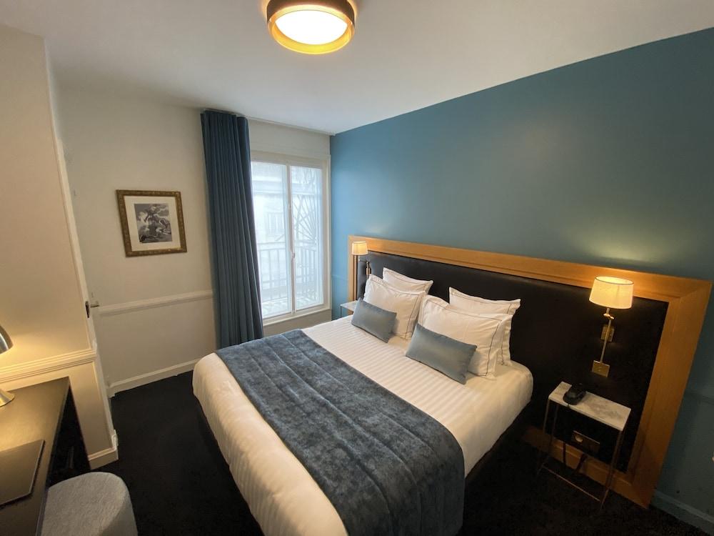 Le Cercle Tour Eiffel Hotel