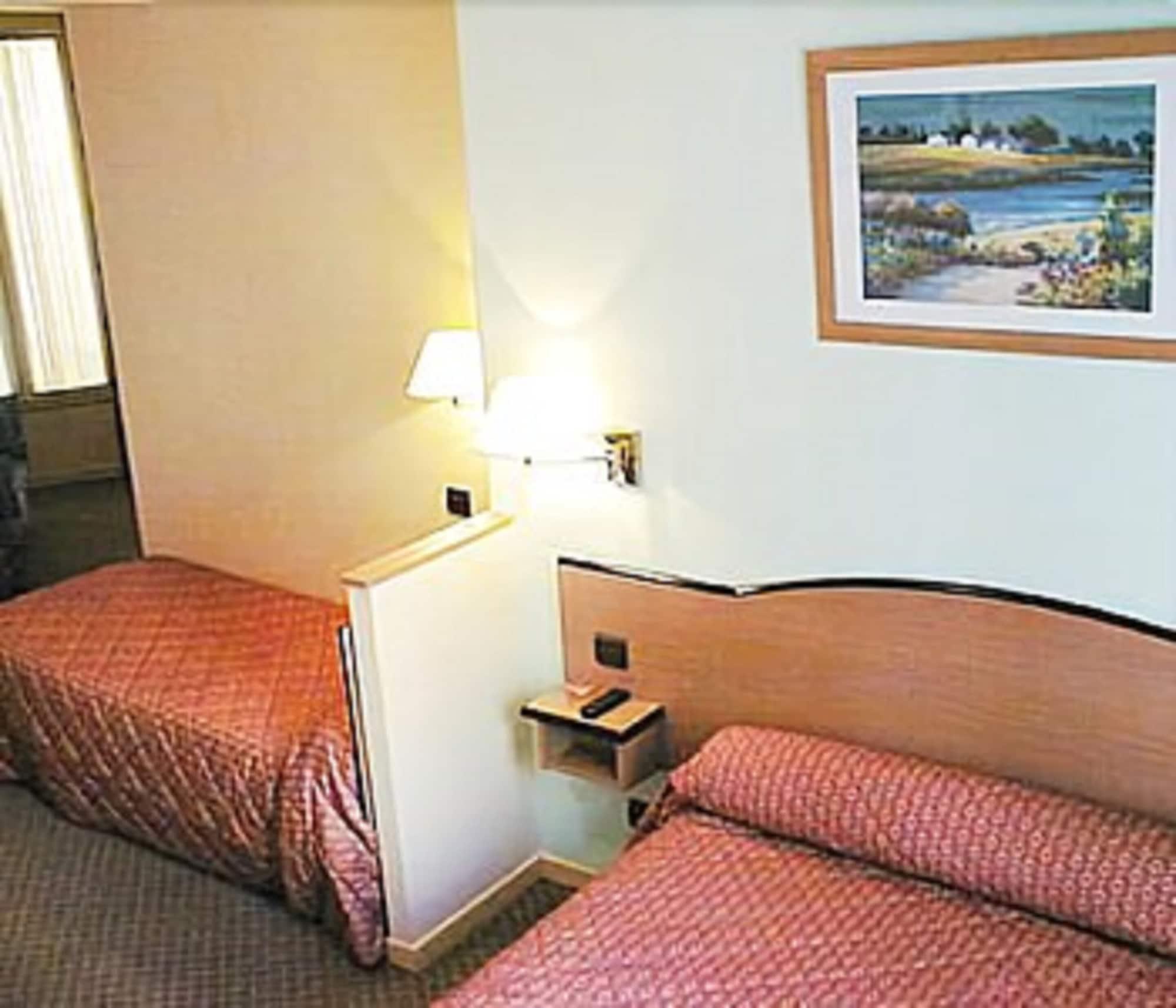 Ferney République Hotel *