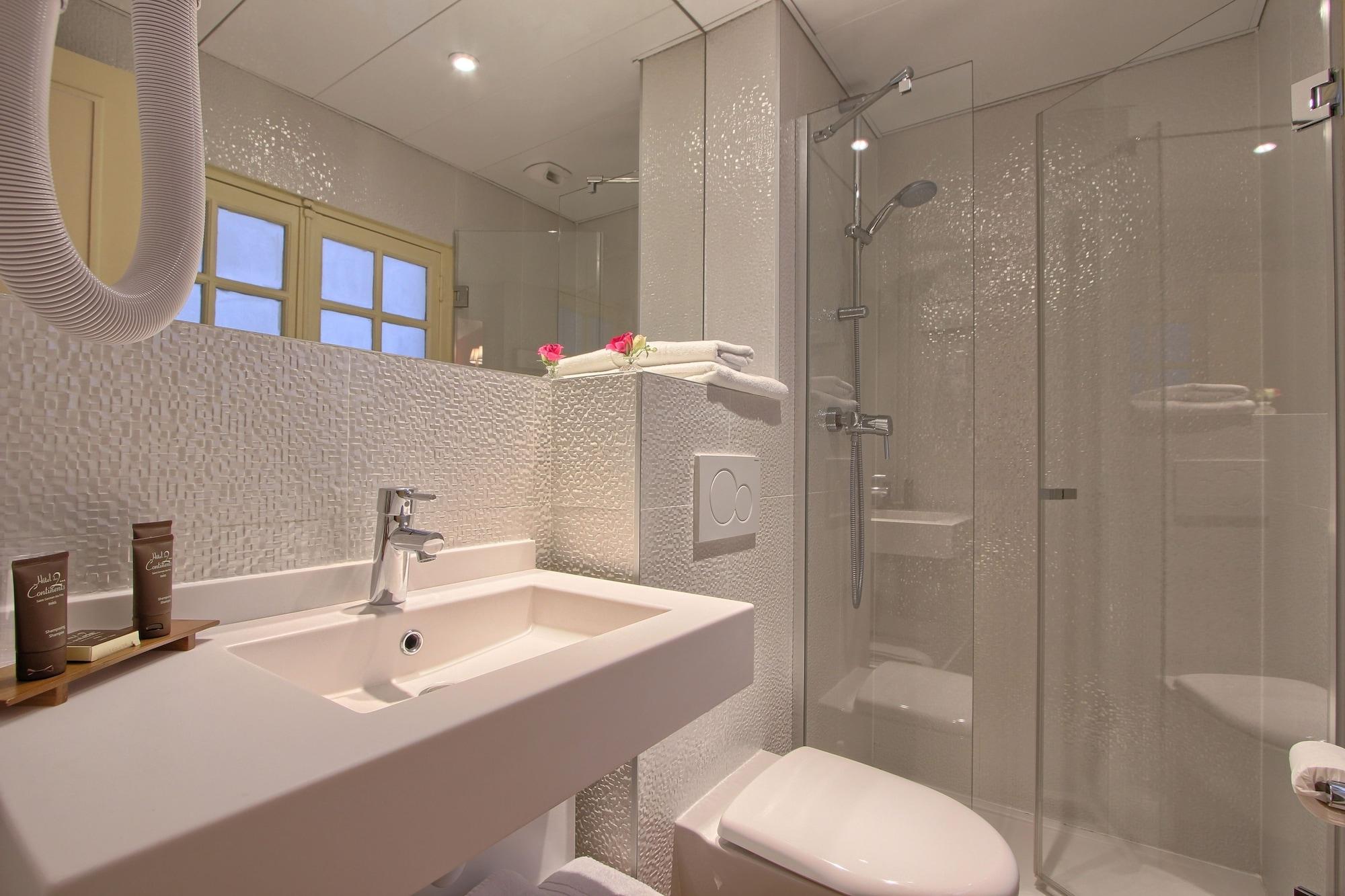 Des Deux Continents Hotel 3*