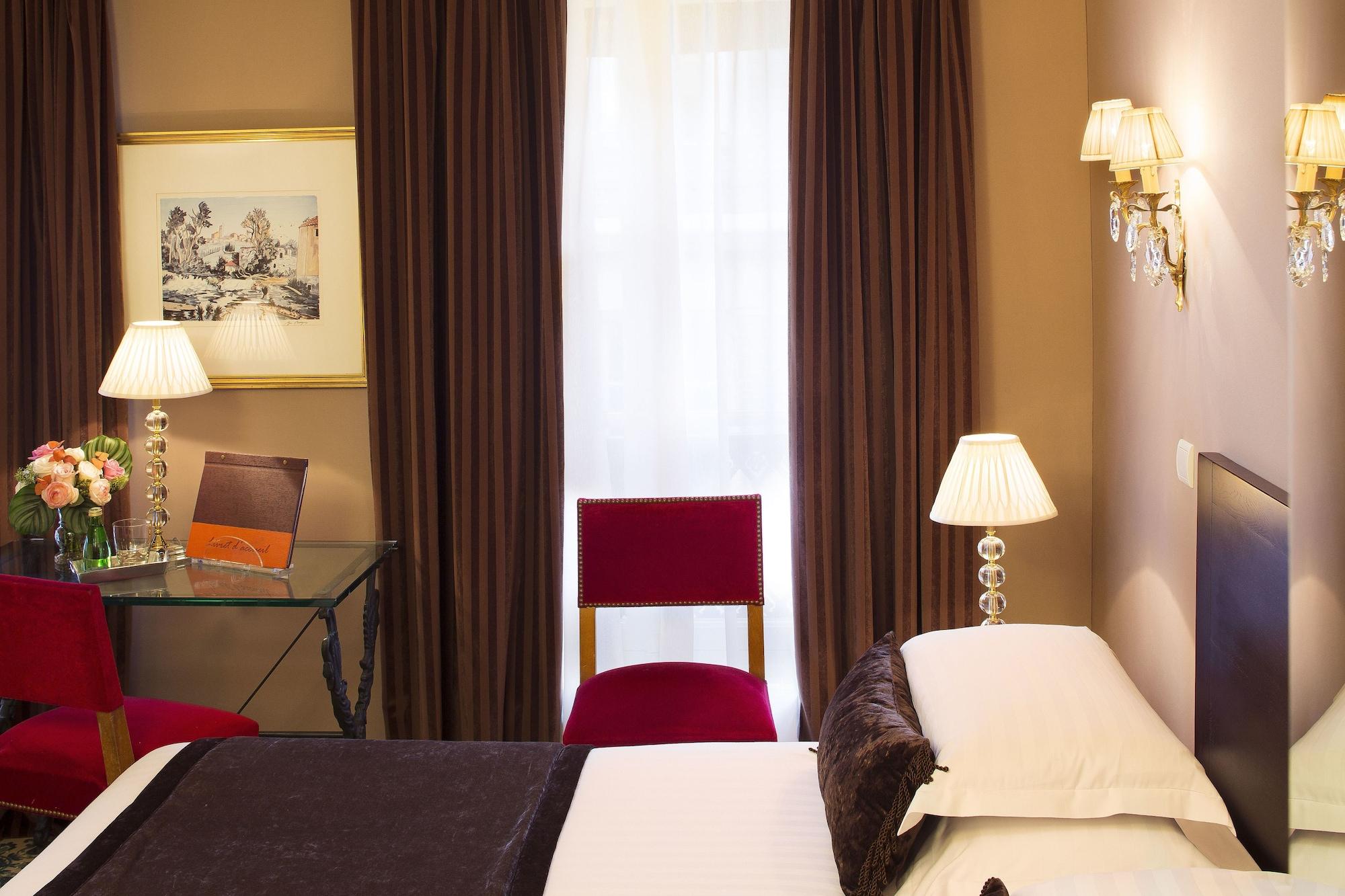 Des Deux Continents Hotel 3*