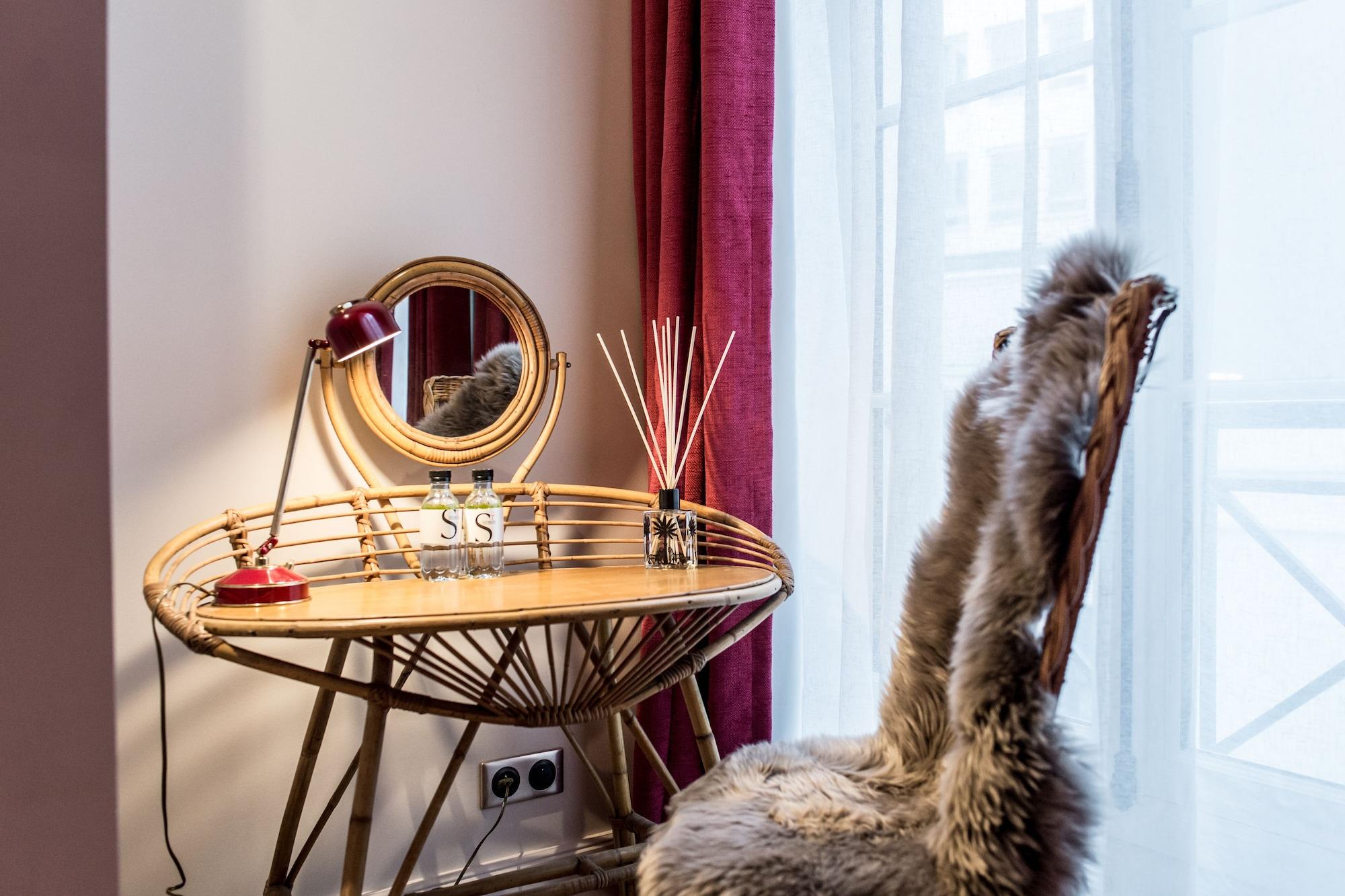 1er Etage Sopi-montmartre Hotel Parigi