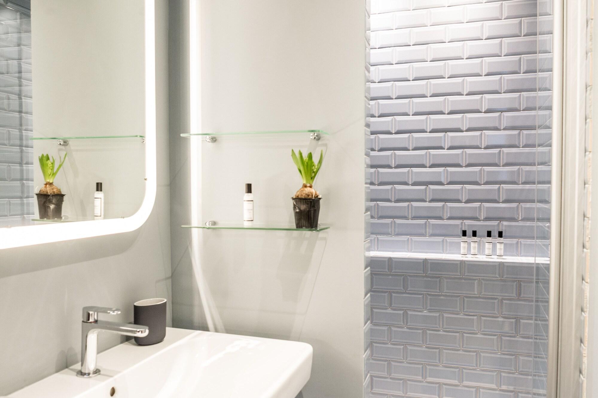 1er Etage Sopi-montmartre Hotel Parigi