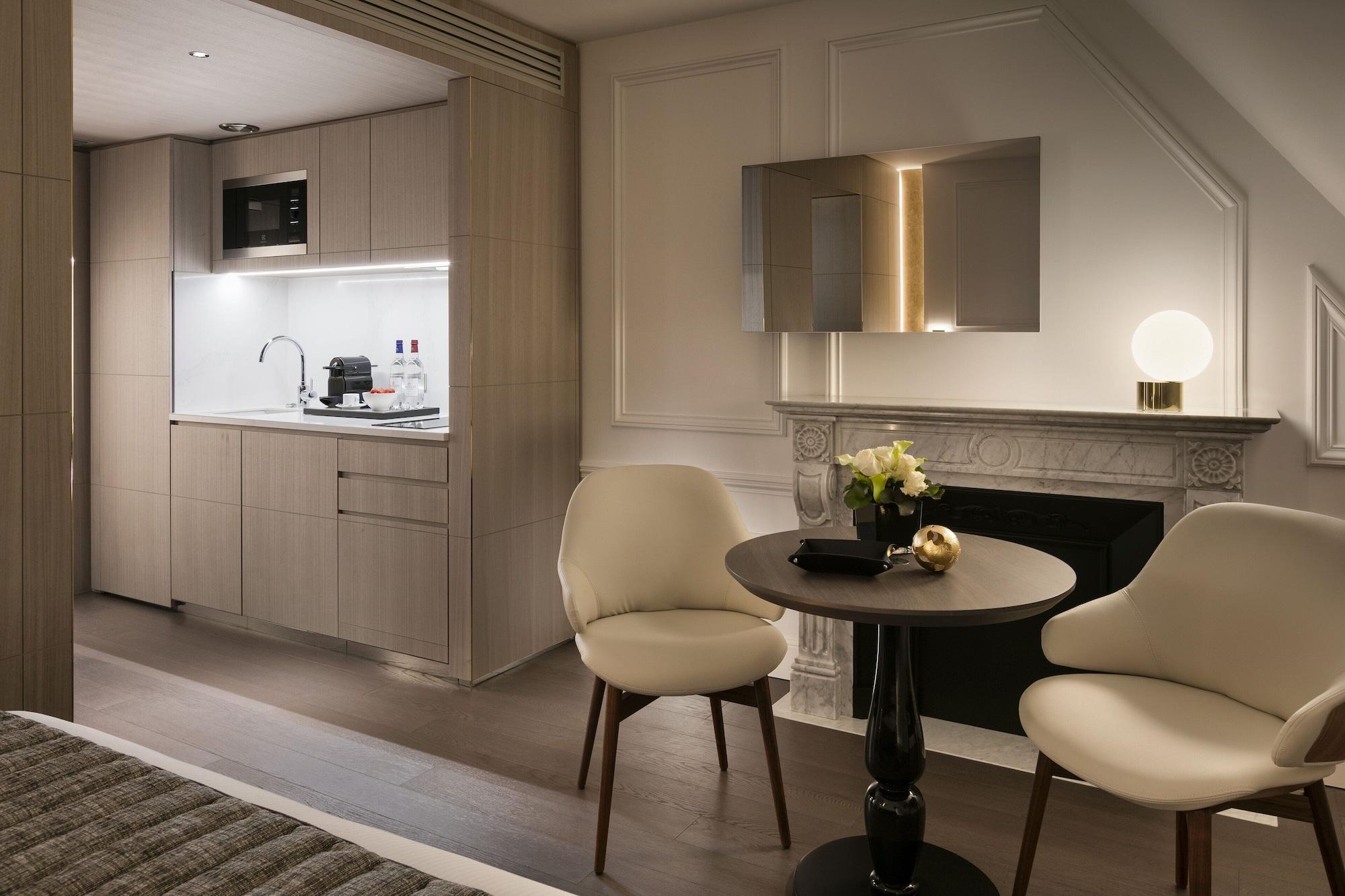 La Clef Champs-élysées By The Crest Collection Hotel Parigi