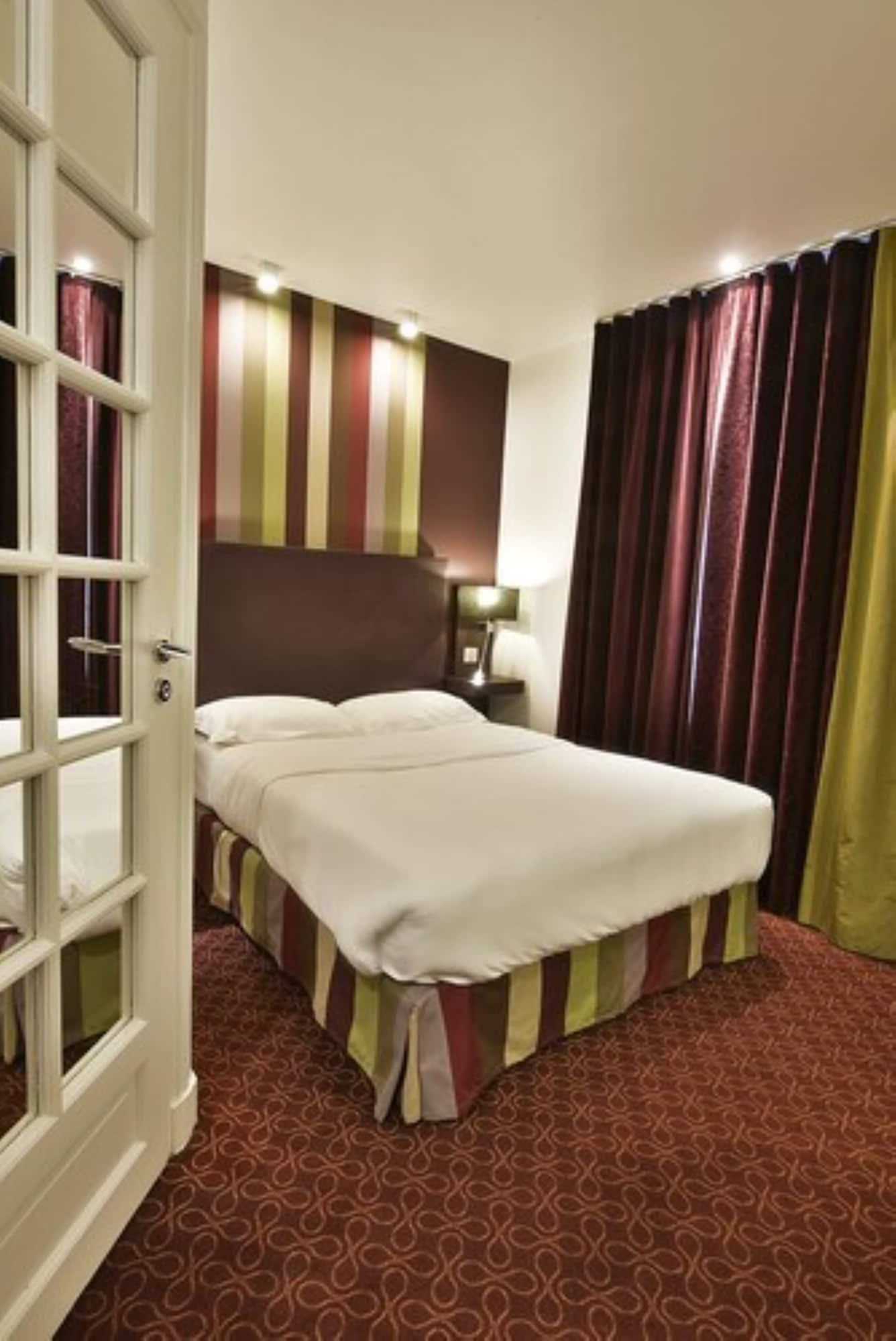 Star Champs-elysées Hotel 4*