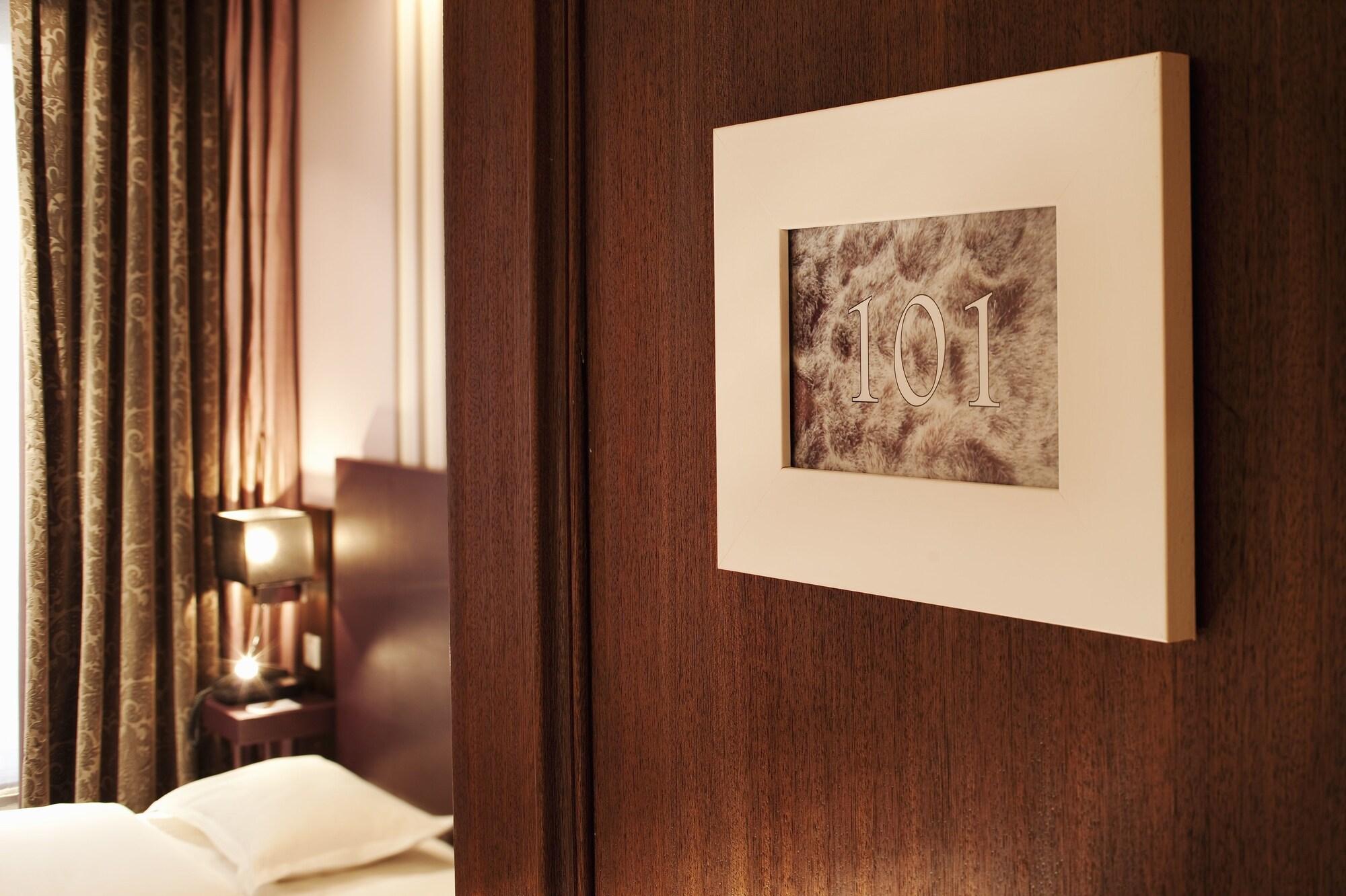 Hotel Star Champs-elysées 4*