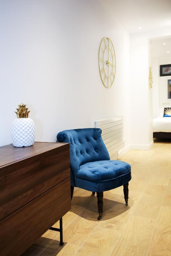 Big Studio Close To Montorgeuil Local Commercial *