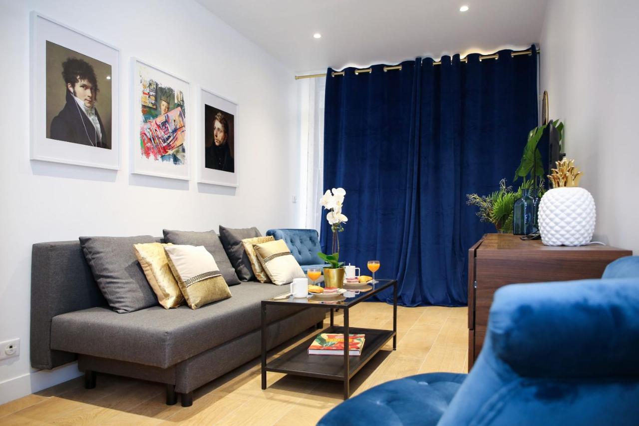 Big Studio Close To Montorgeuil Local Commercial