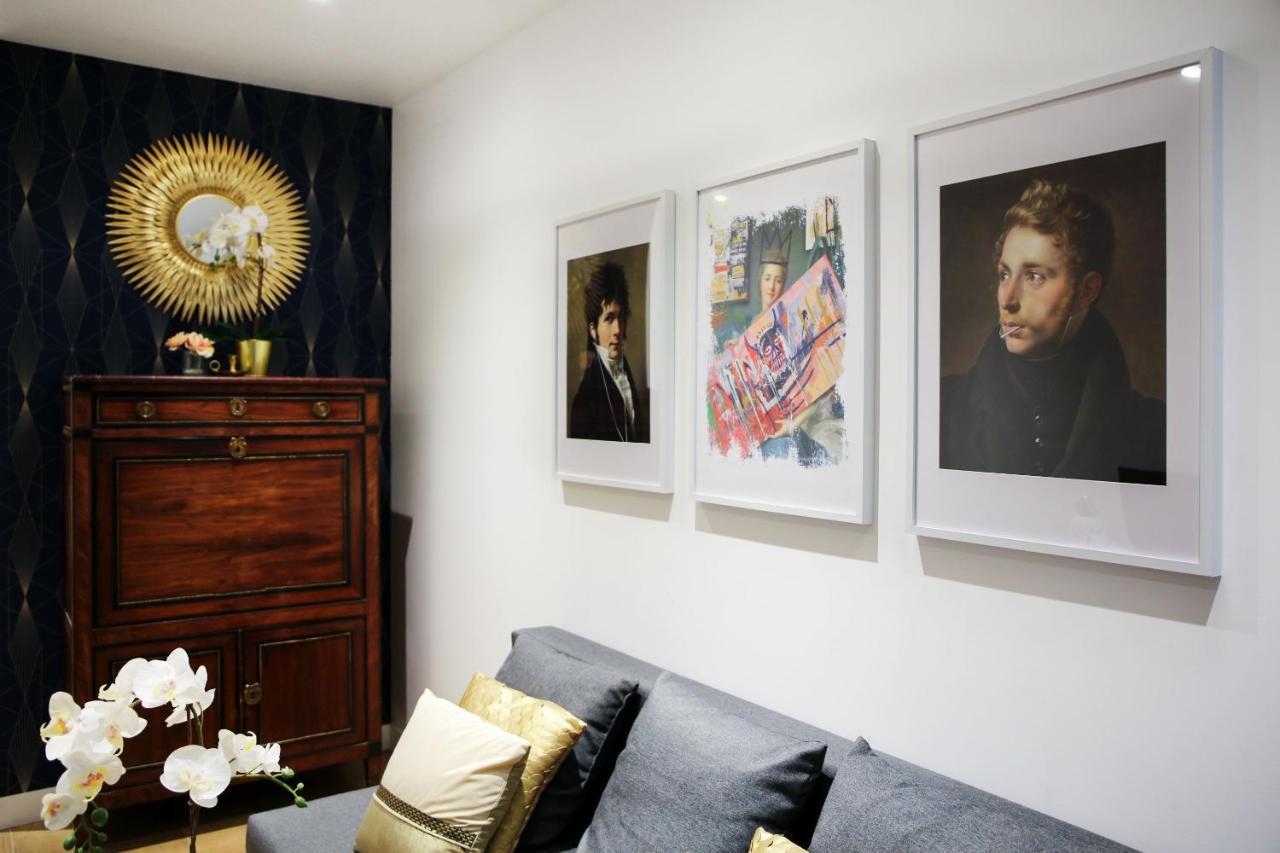 Big Studio Close To Montorgeuil Local Commercial * Paris