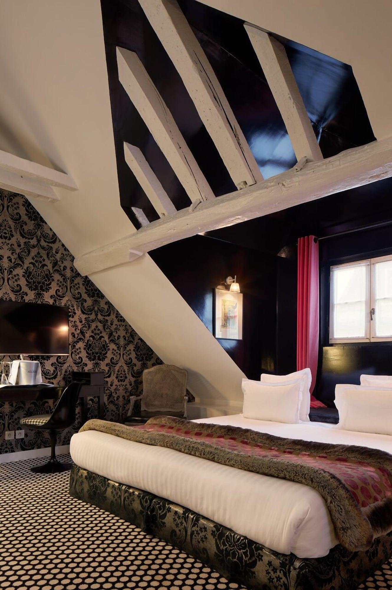 Hotel Du Petit Moulin, Haute Couture By Lacroix