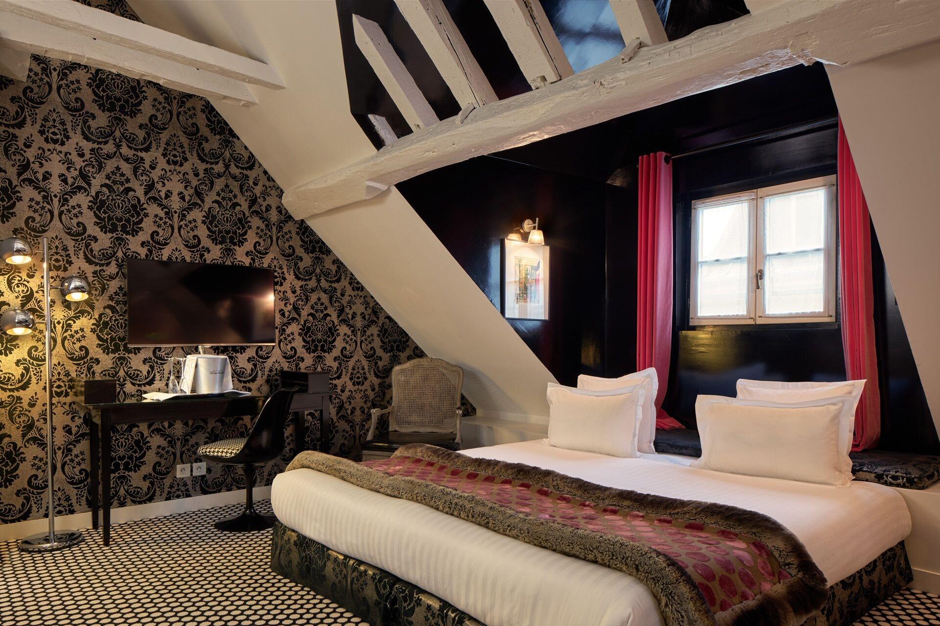 Du Petit Moulin, Haute Couture By Lacroix Hotel 4*