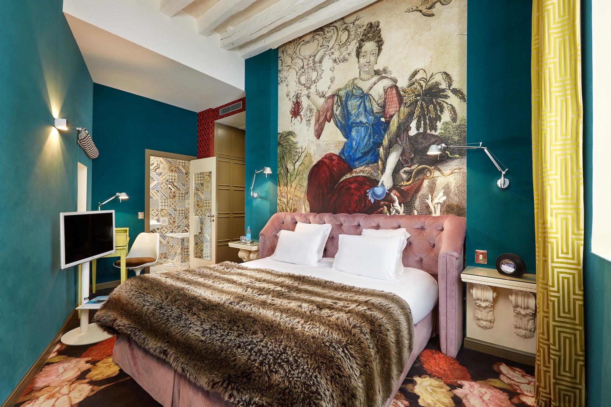 Du Petit Moulin, Haute Couture By Lacroix Hotel 4*