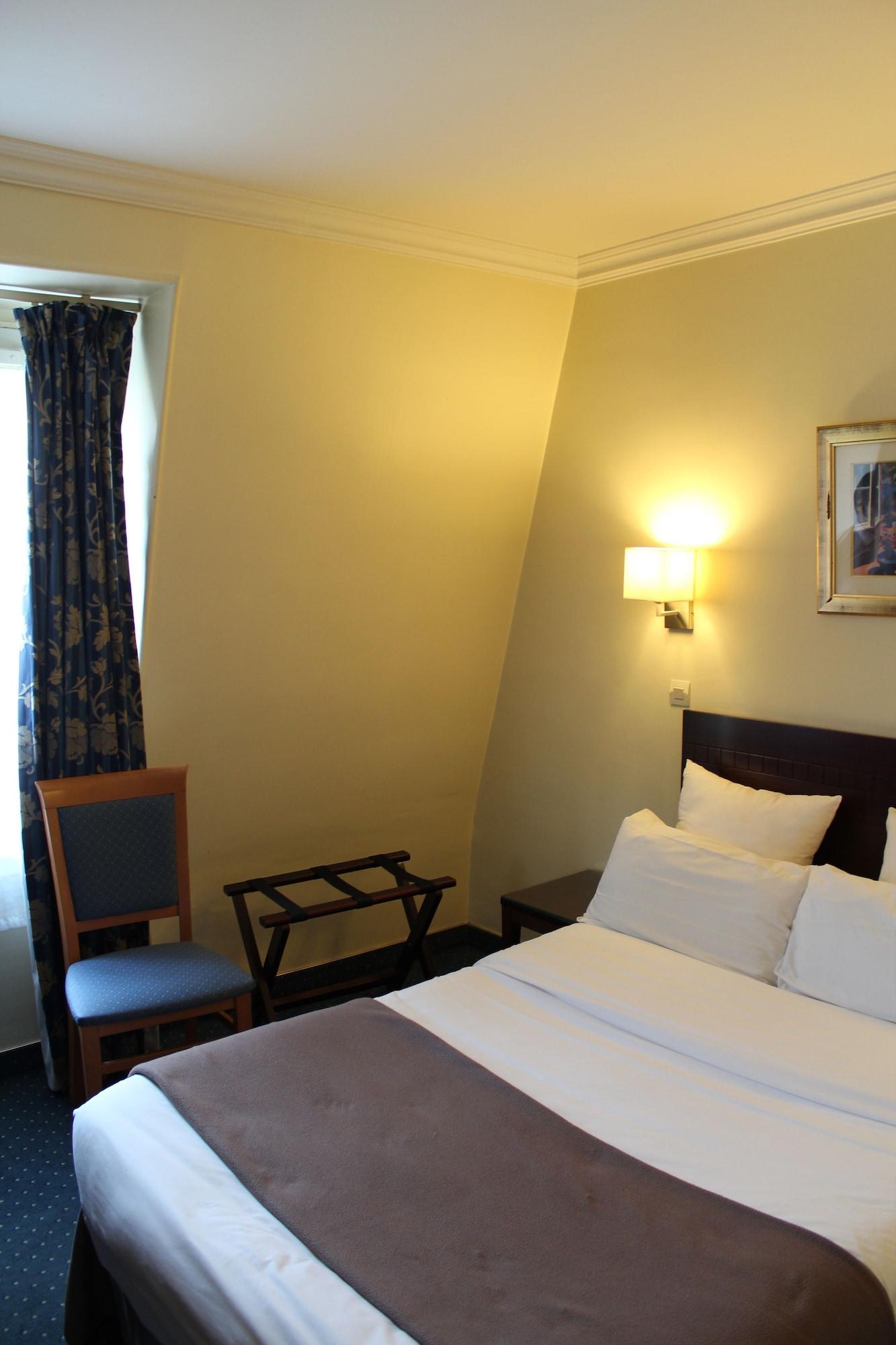 Saint Cyr Etoile Hotel