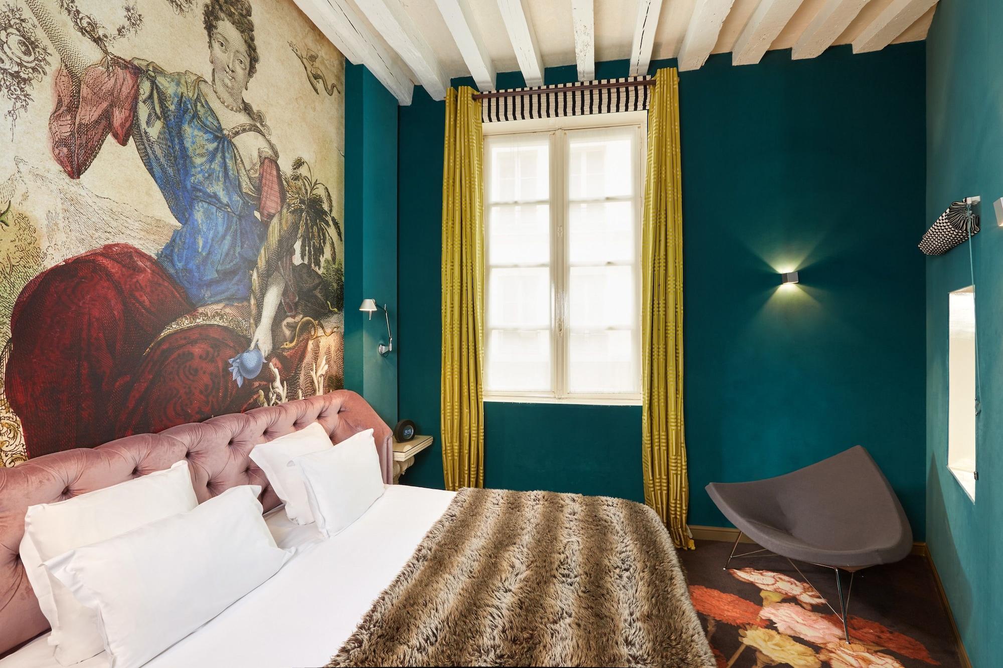 Du Petit Moulin, Haute Couture By Lacroix 4* Parigi