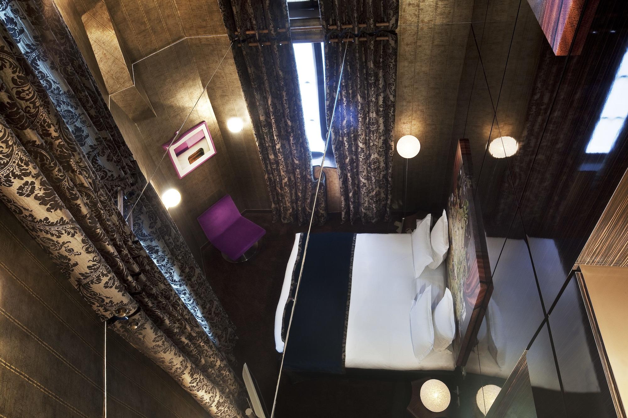 Du Petit Moulin, Haute Couture By Lacroix Hotel 4*