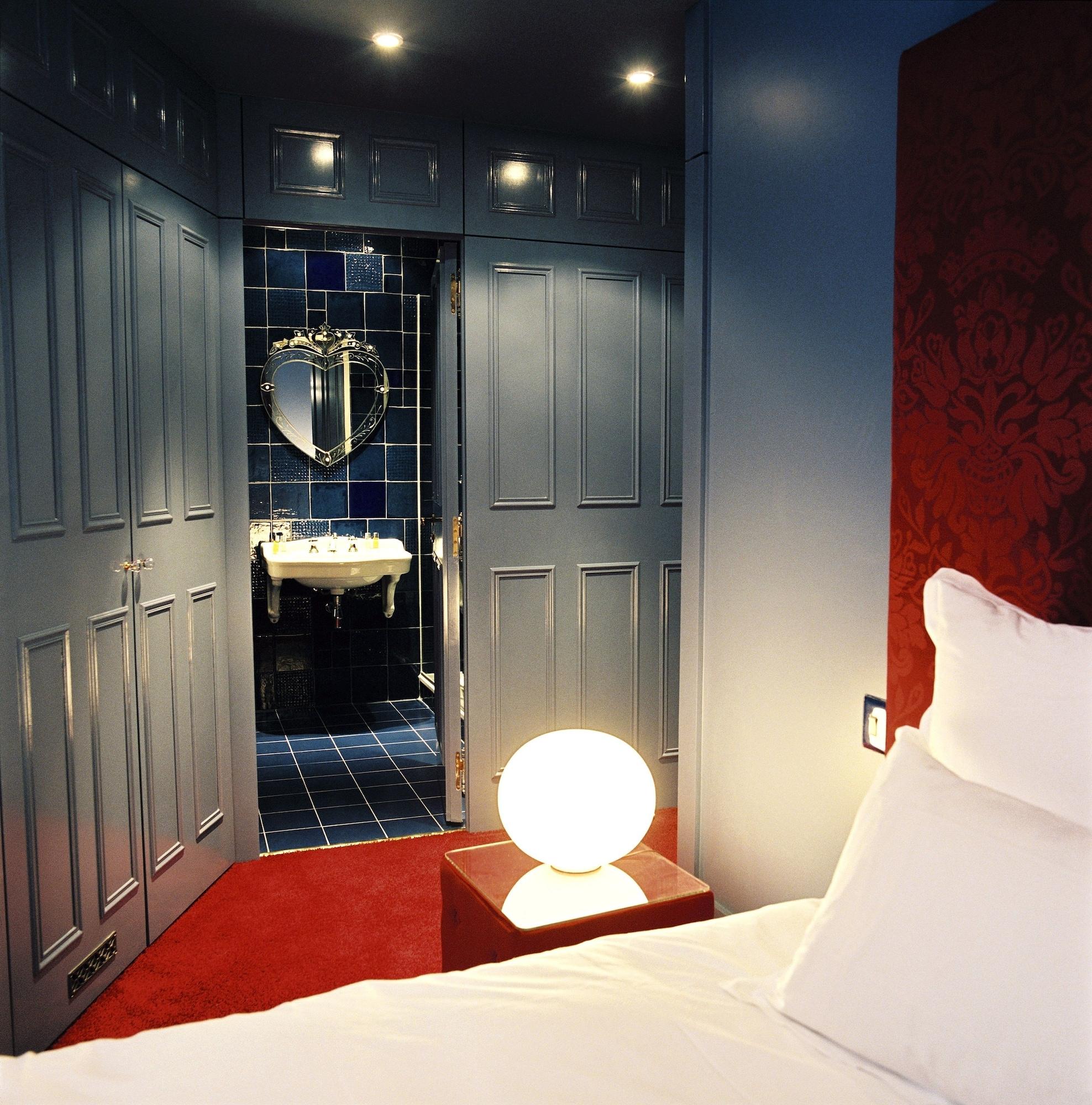 Du Petit Moulin, Haute Couture By Lacroix Hotel Parigi