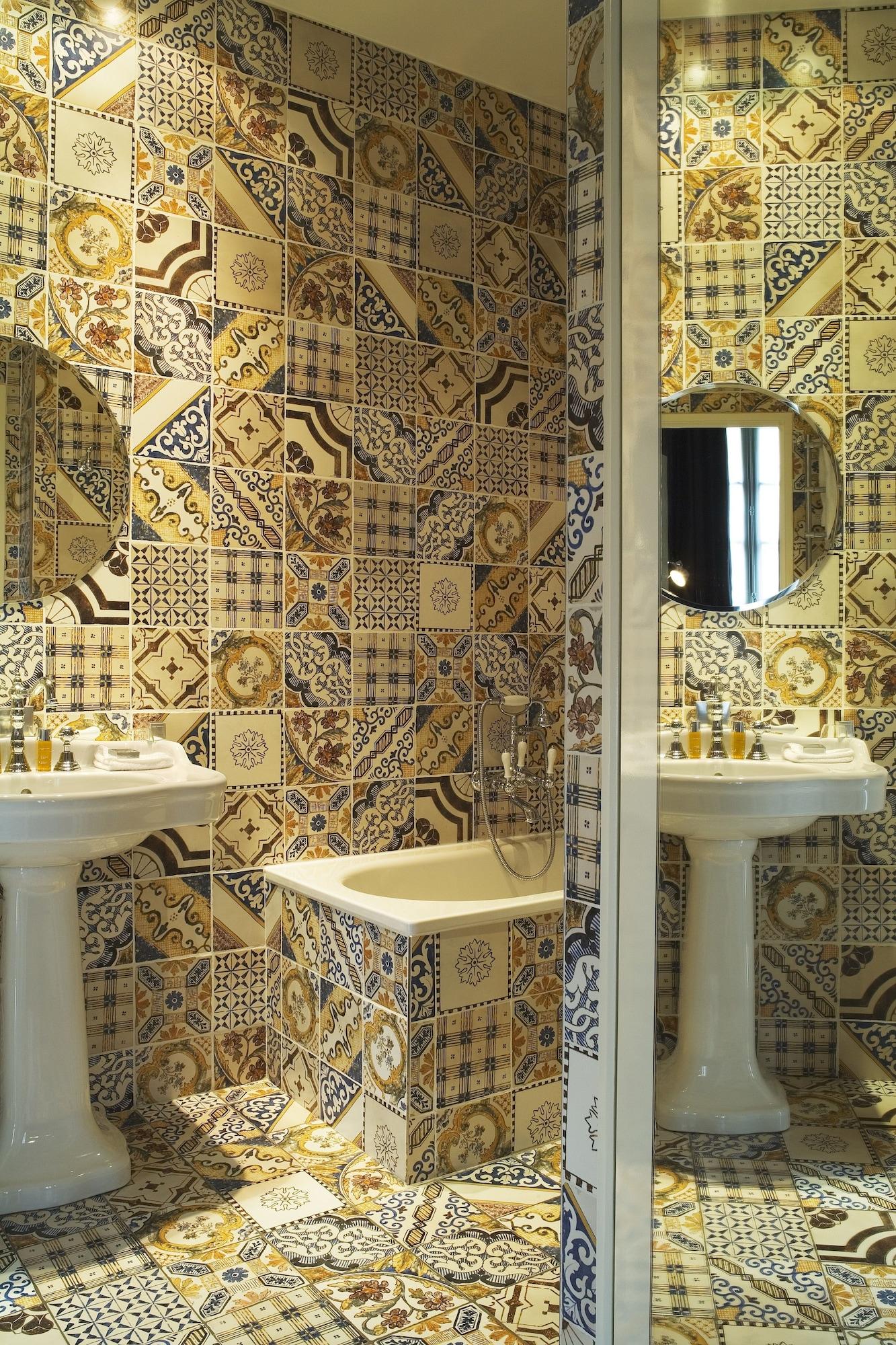 Hotel Du Petit Moulin, Haute Couture By Lacroix 4*